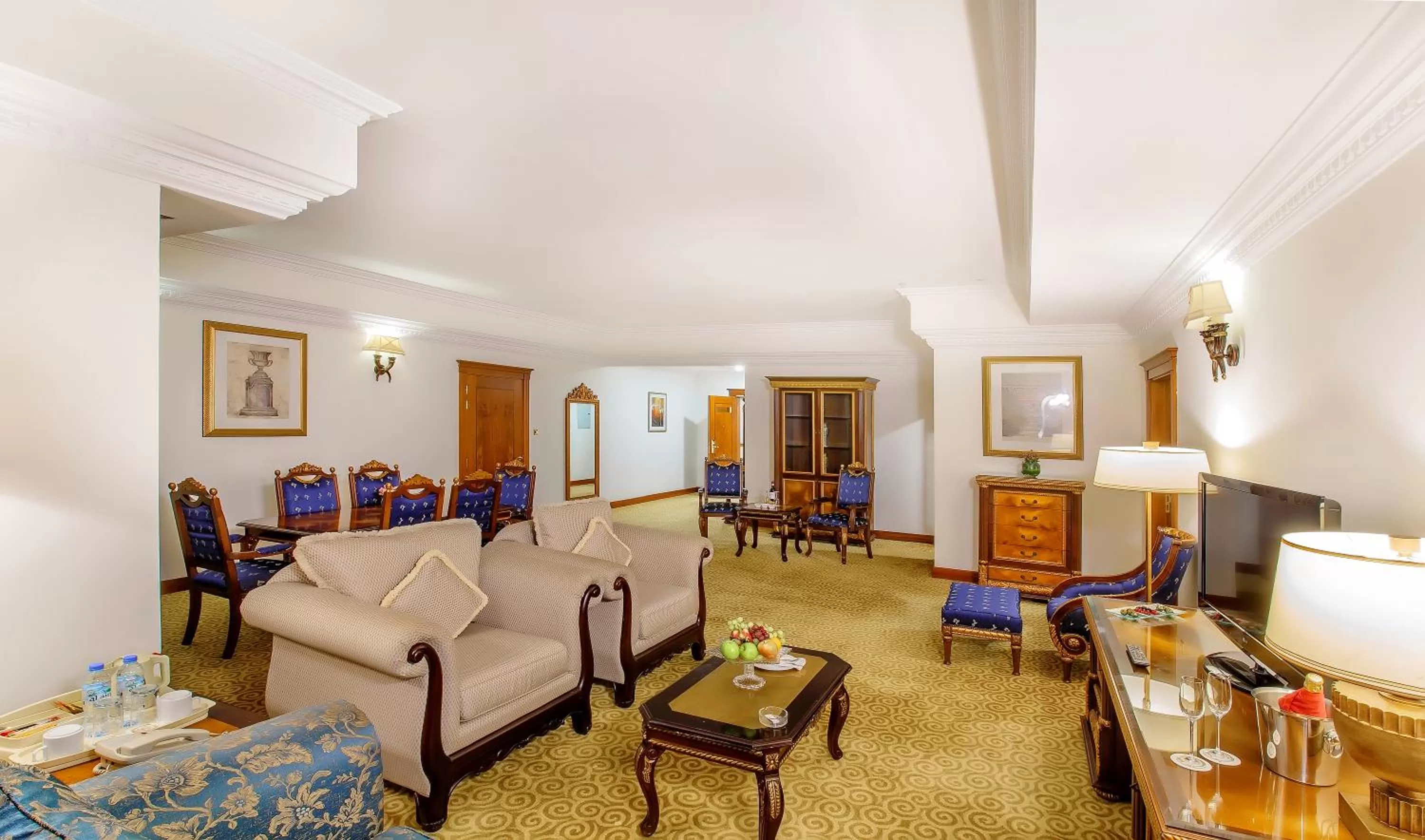 Living room in Grand Excelsior Hotel Bur Dubai