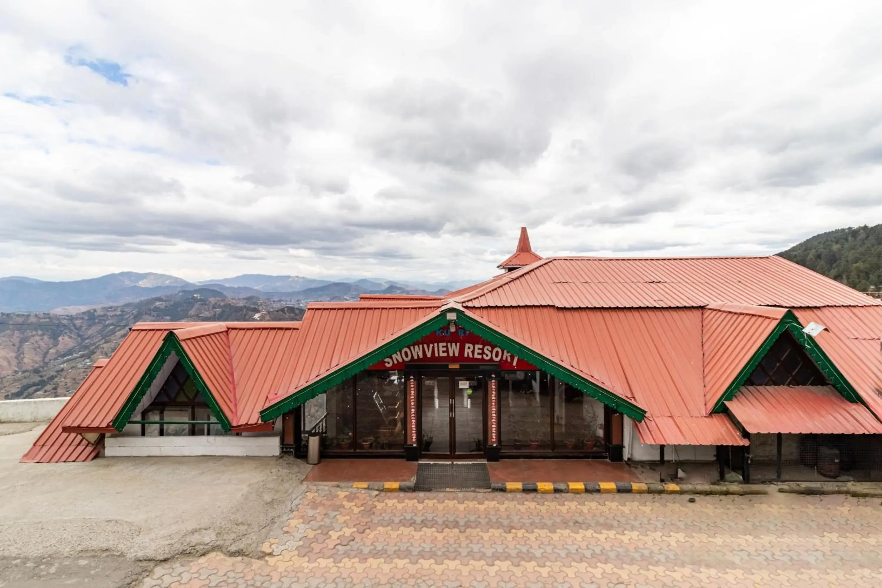 Facade/entrance, Property Building in Treebo Trend Snow View Resort