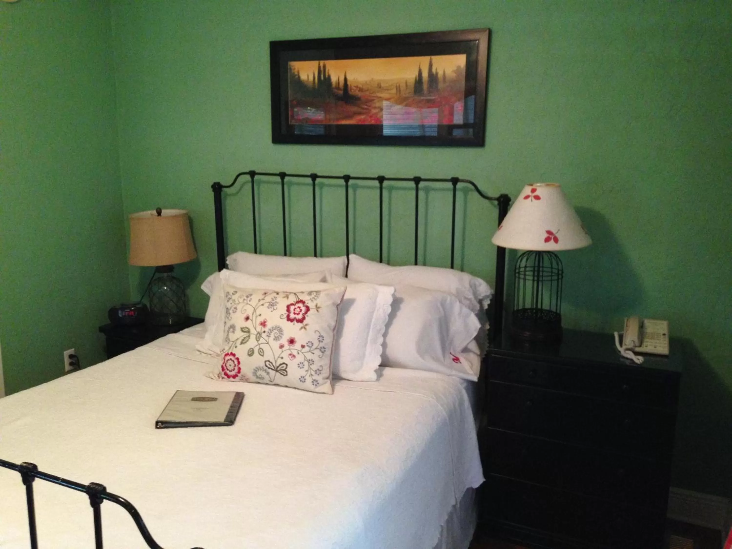 Bedroom, Bed in Mango Inn Bed and Breakfast