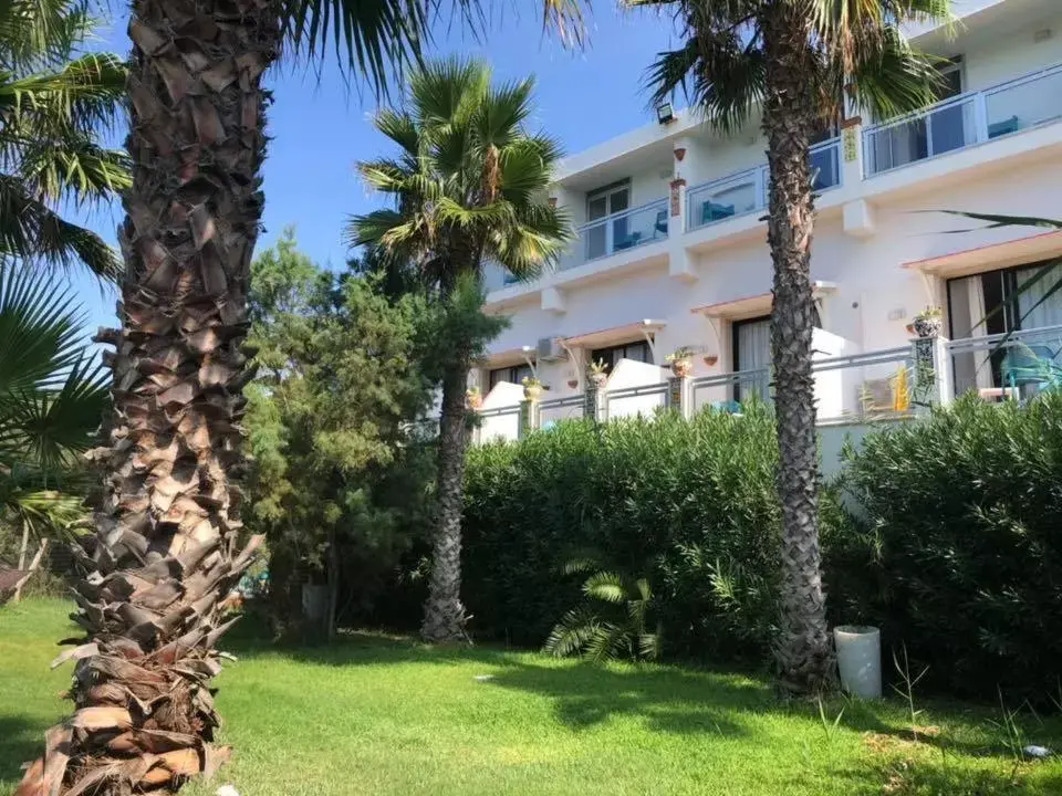 Garden, Property Building in Hotel Sul Mare Al Gabbiano