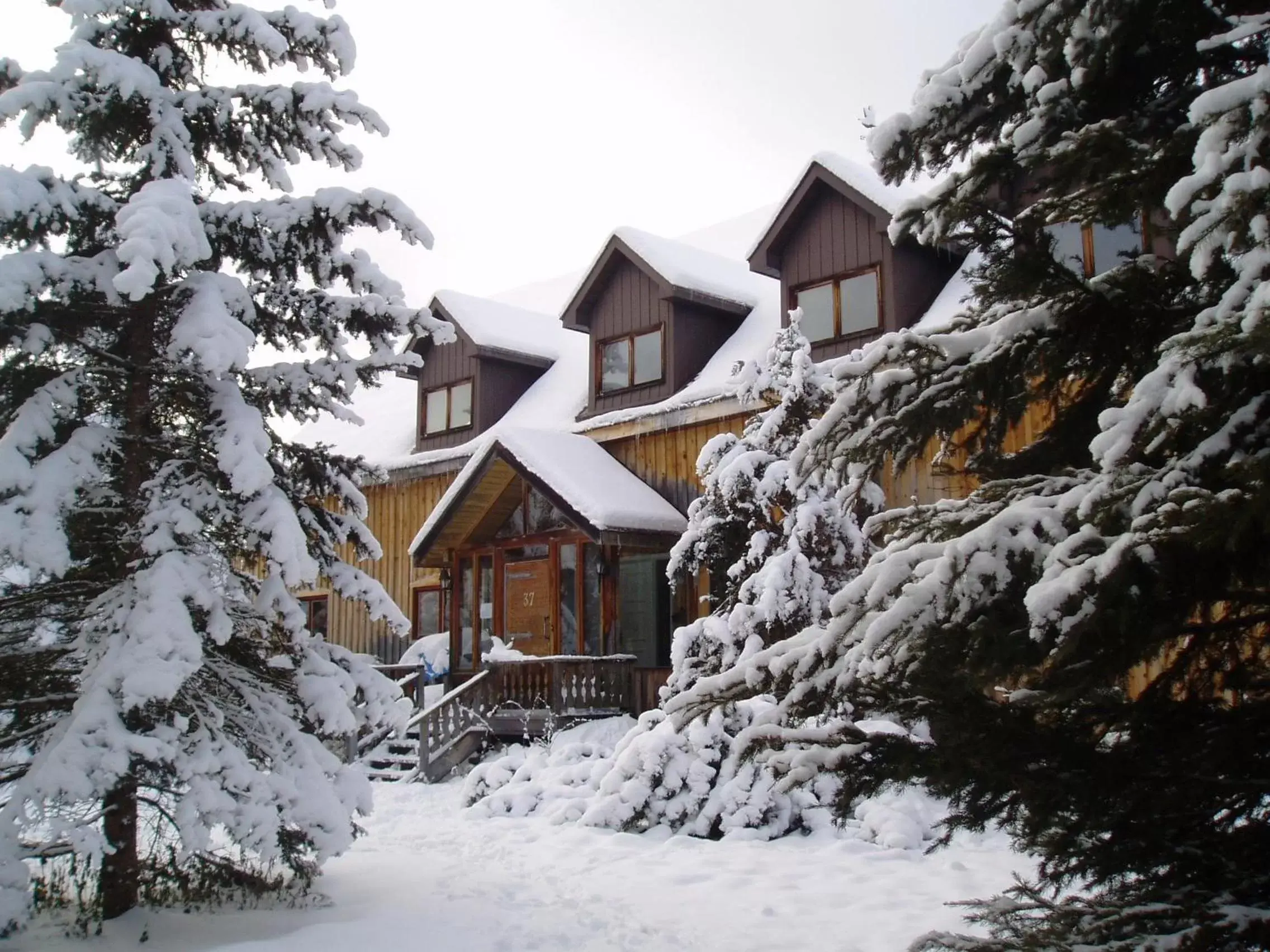 Facade/entrance, Winter in La Grange Country Inn