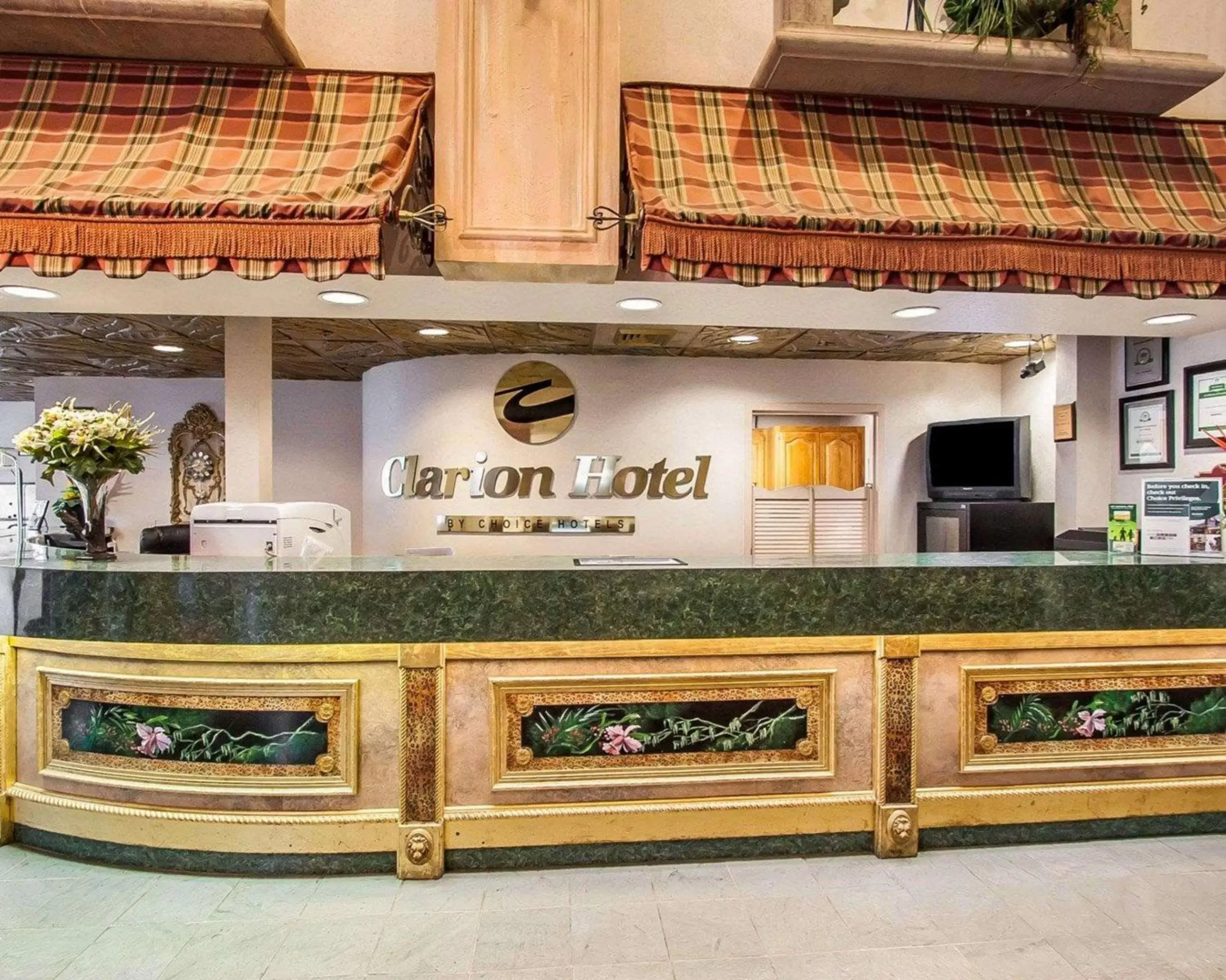 Lobby or reception in Clarion Hotel Branson