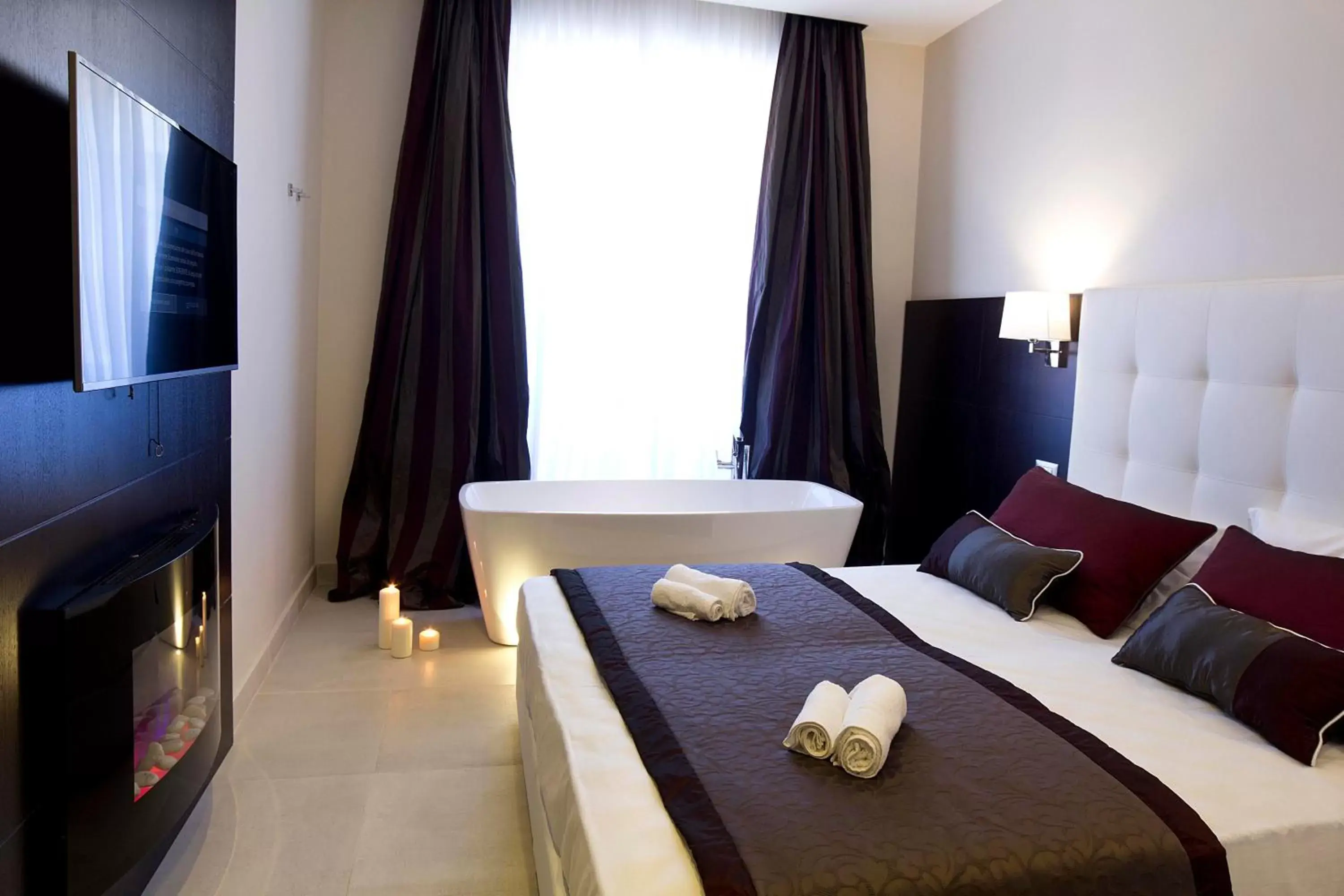Bed in Roman Holidays Boutique Hotel
