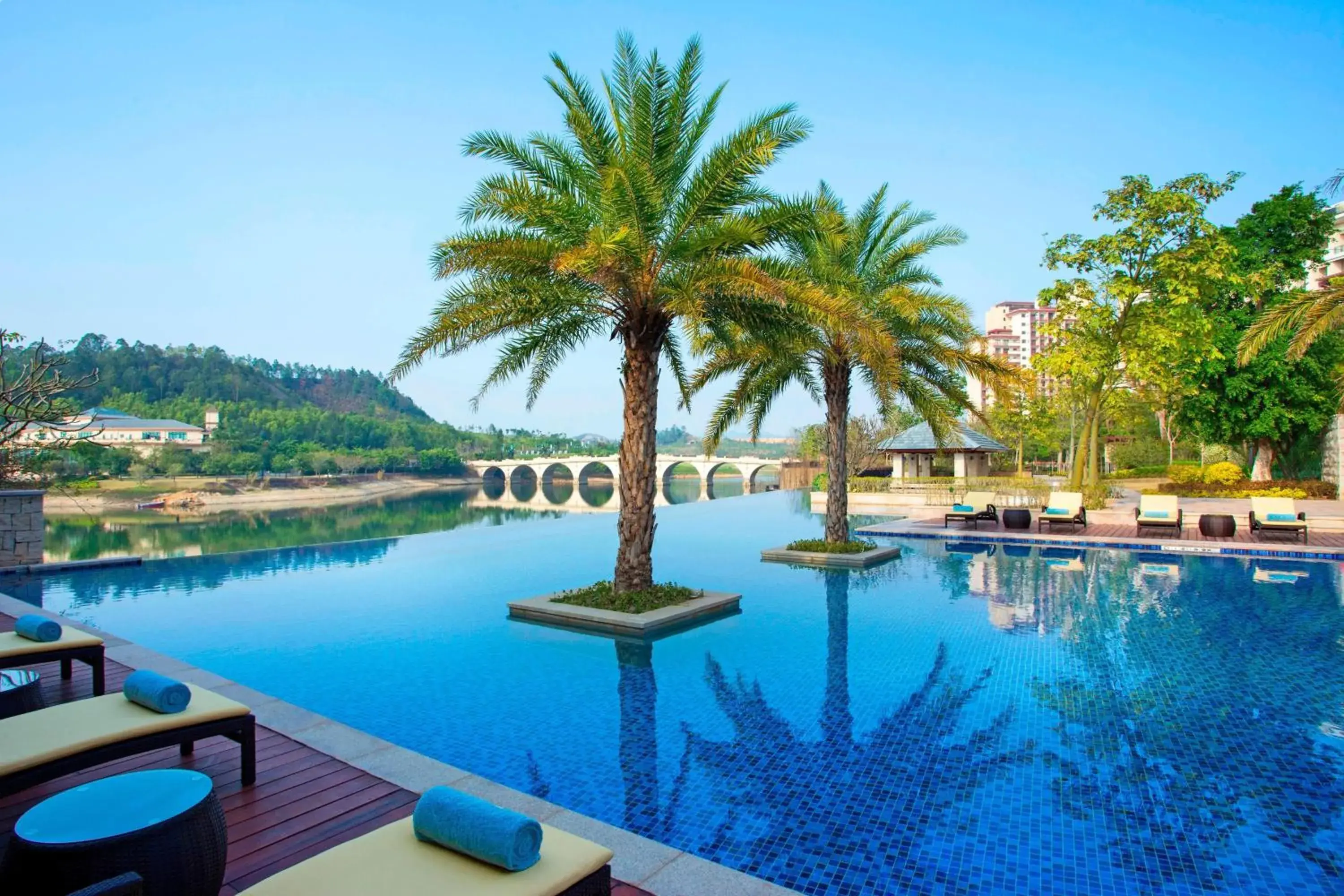 Swimming Pool in Sheraton Bailuhu Resort, Huizhou