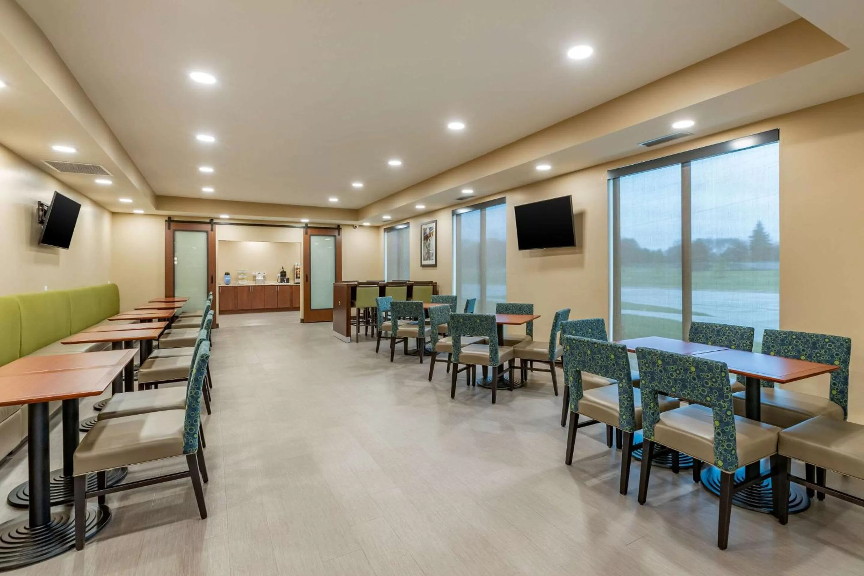 Restaurant/places to eat in Comfort Inn & Suites West Des Moines
