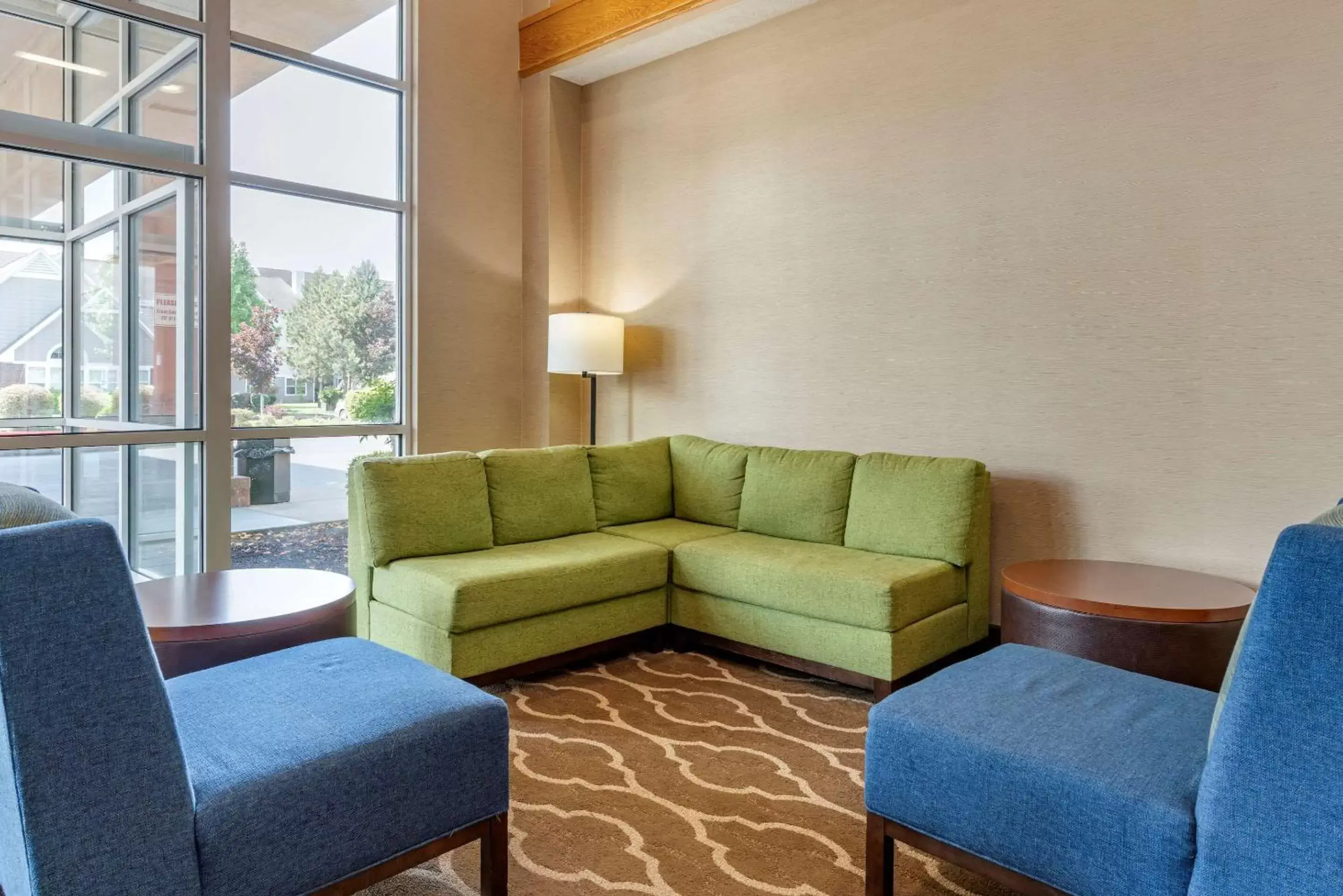 Lobby or reception, Lounge/Bar in Comfort Suites