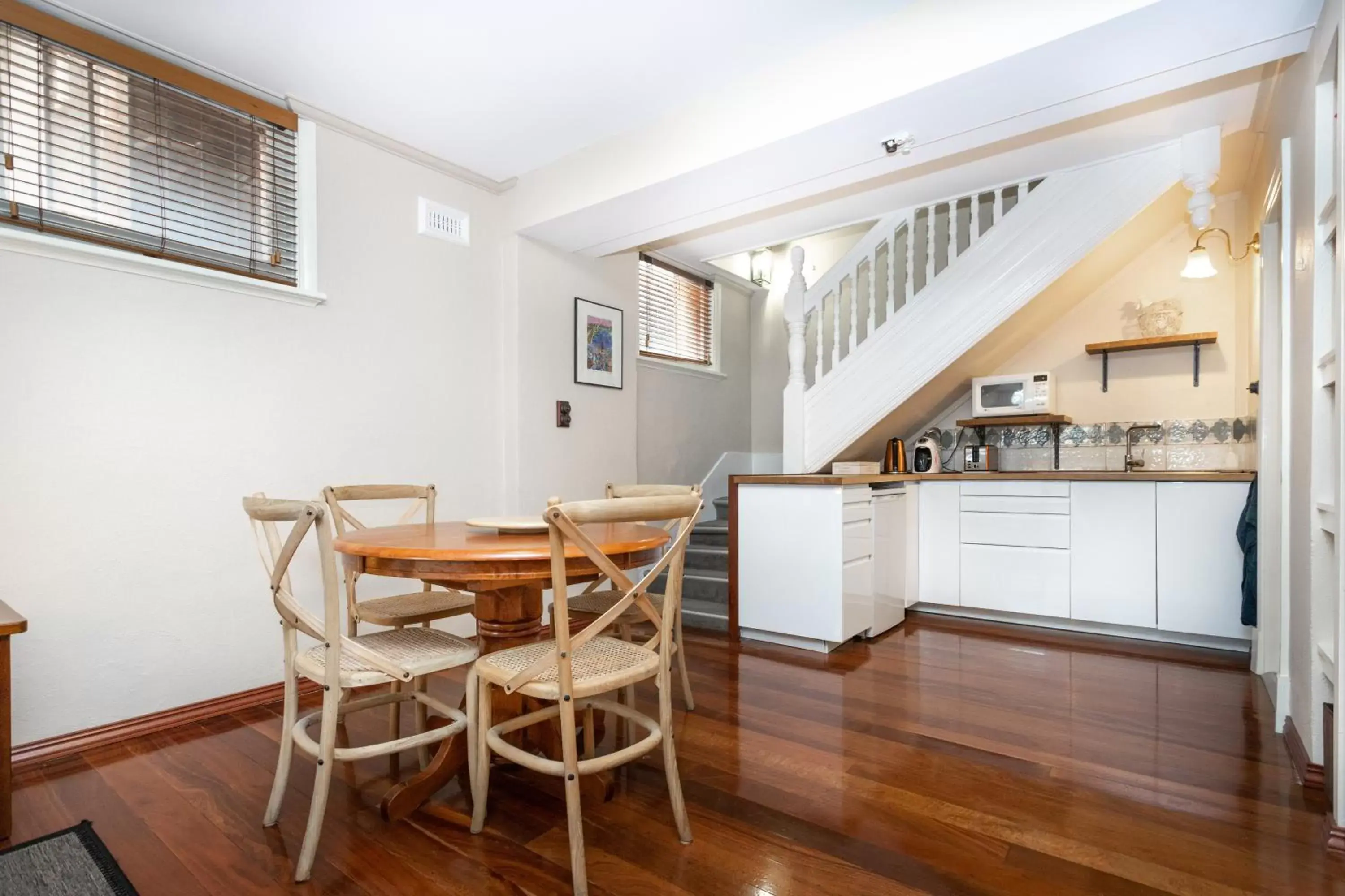Kitchen or kitchenette, Dining Area in Fremantle Bed & Breakfast