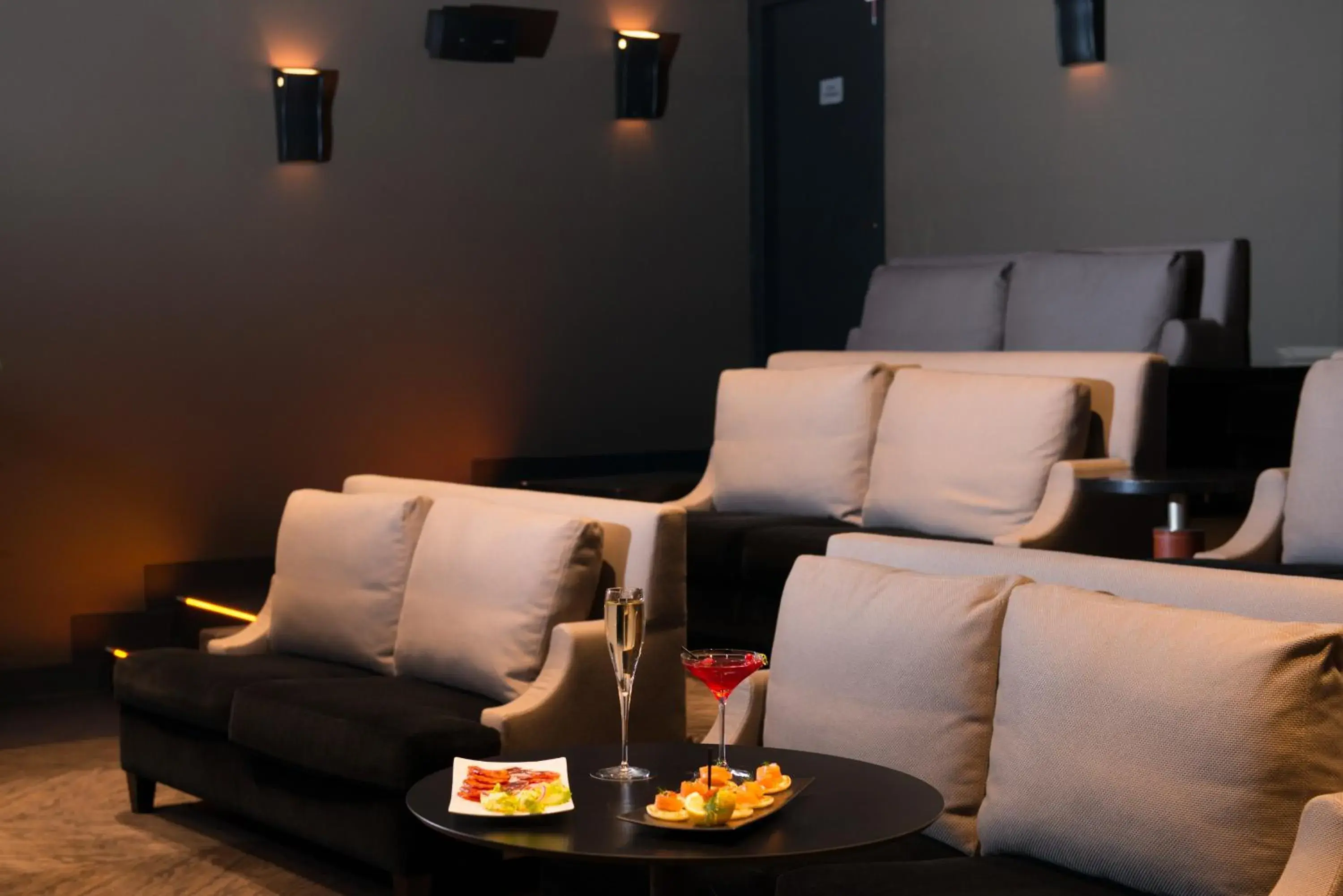 Communal lounge/ TV room, Seating Area in Hotel Marignan Champs-Elysées