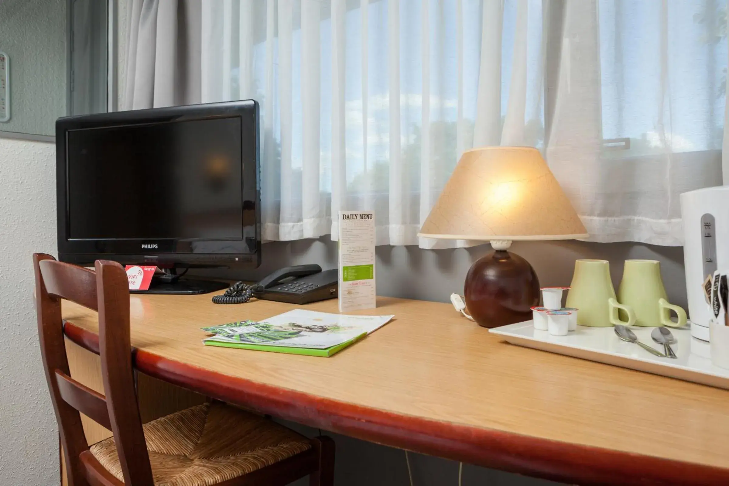 Seating area, TV/Entertainment Center in Campanile Hotel - Basildon - East of London