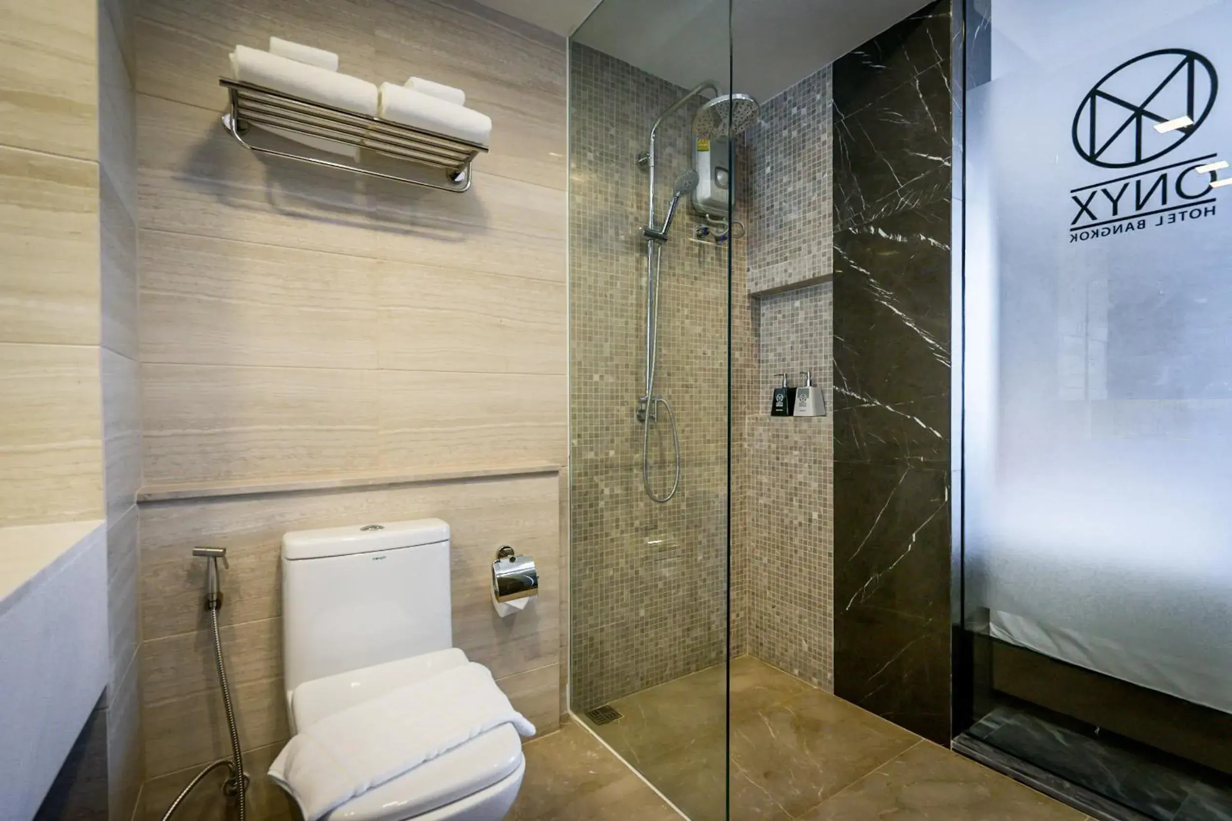 Bathroom in Onix Hotel Bangkok