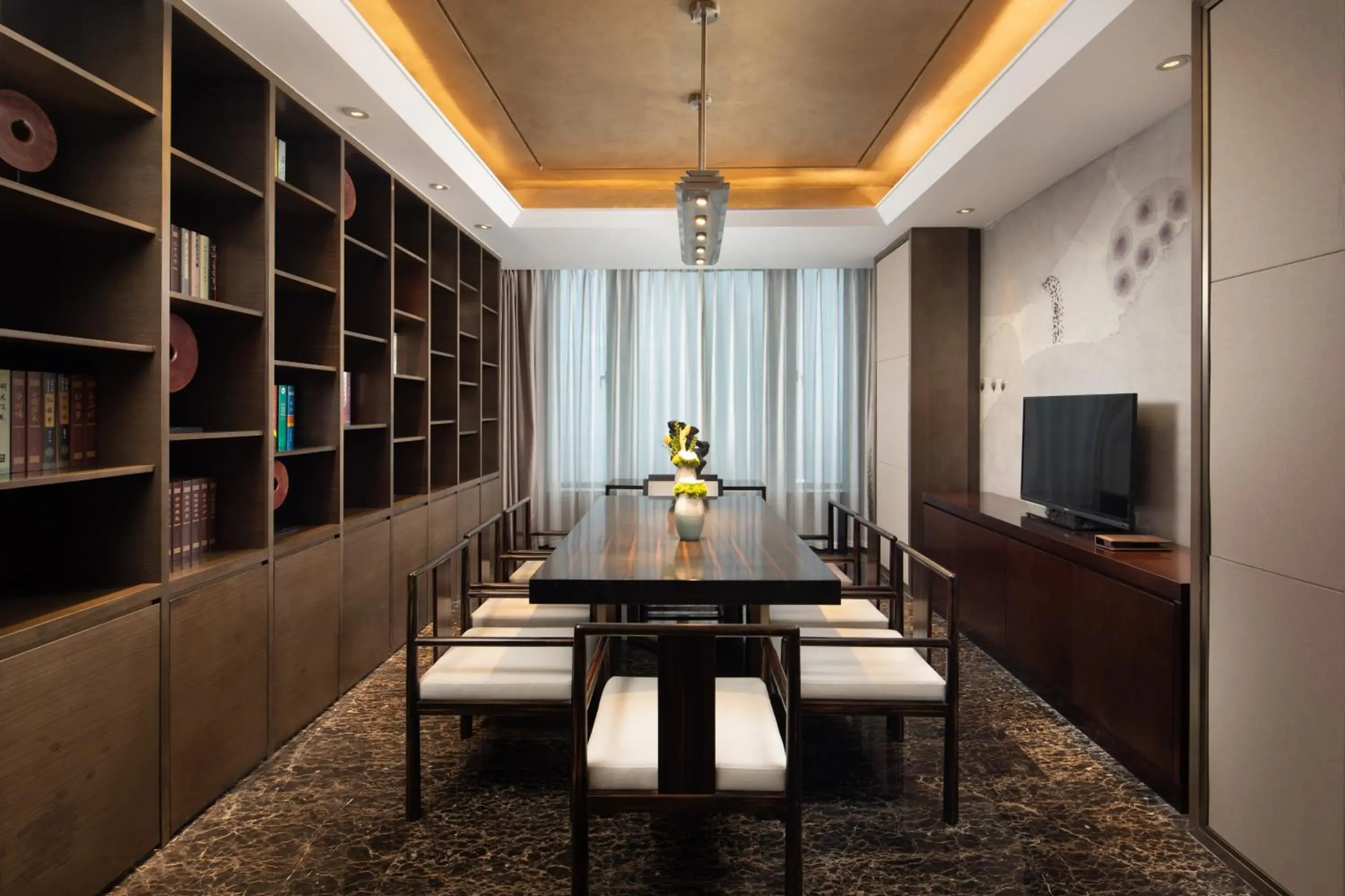 Library in The Yun Hotel Hankou