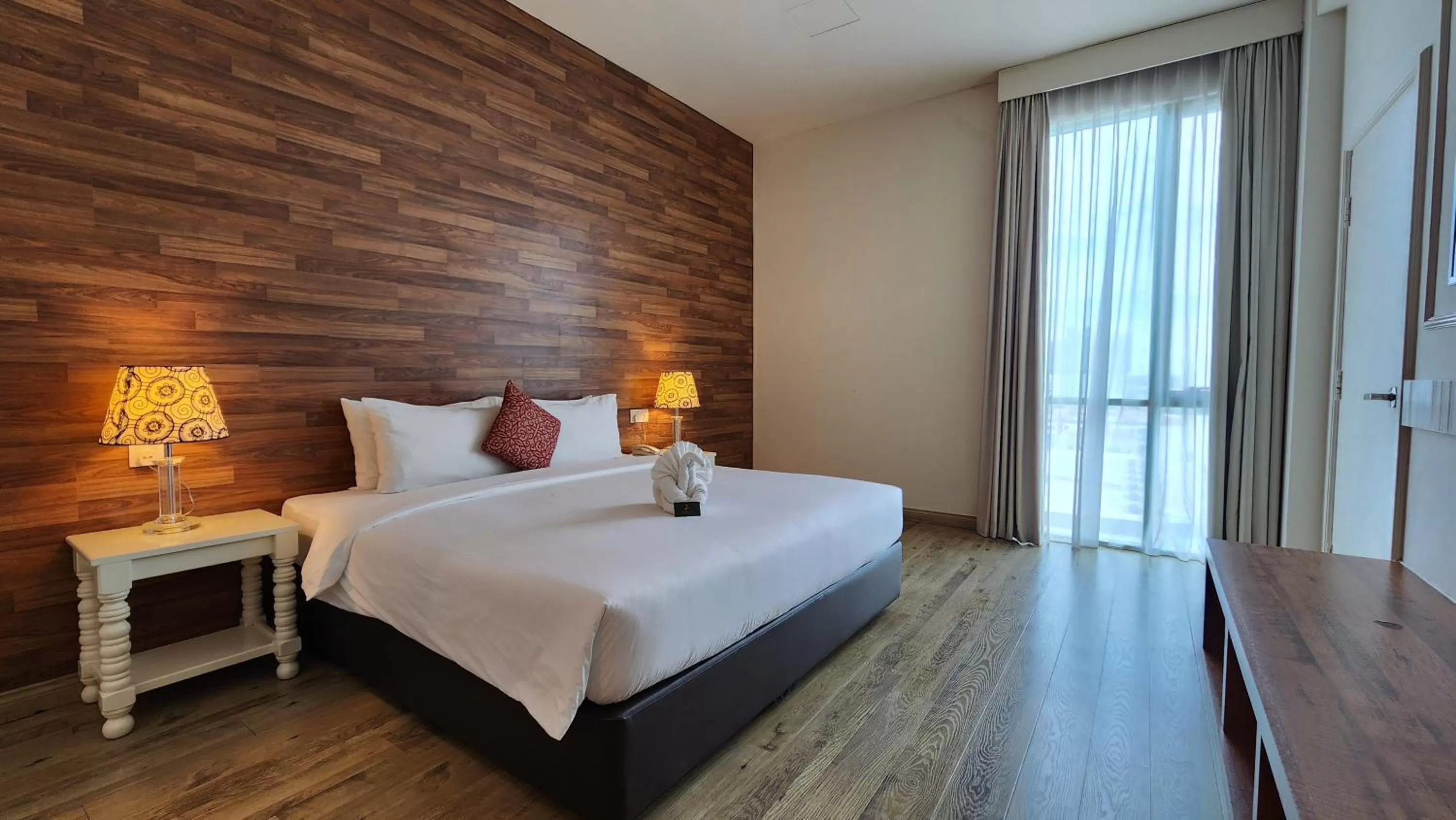 Bed in Swan Garden Hotel