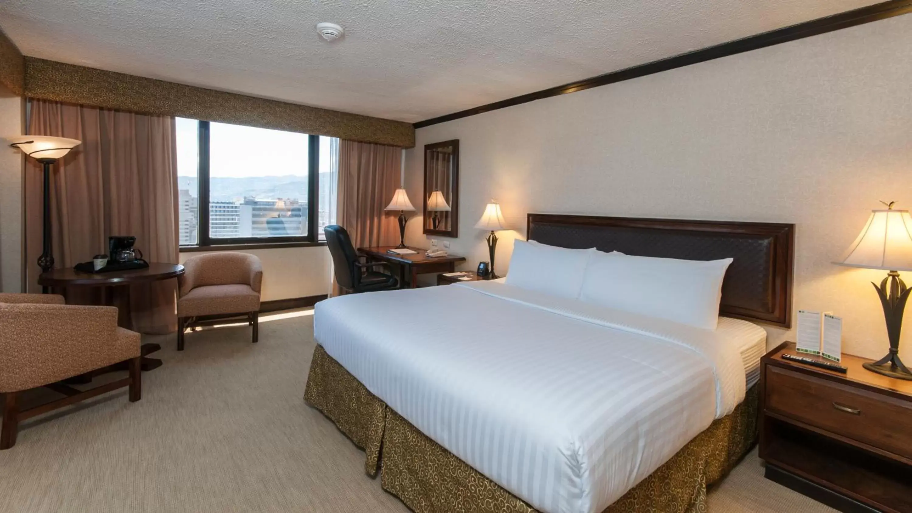 Bedroom in Holiday Inn San Jose Aurola, an IHG Hotel