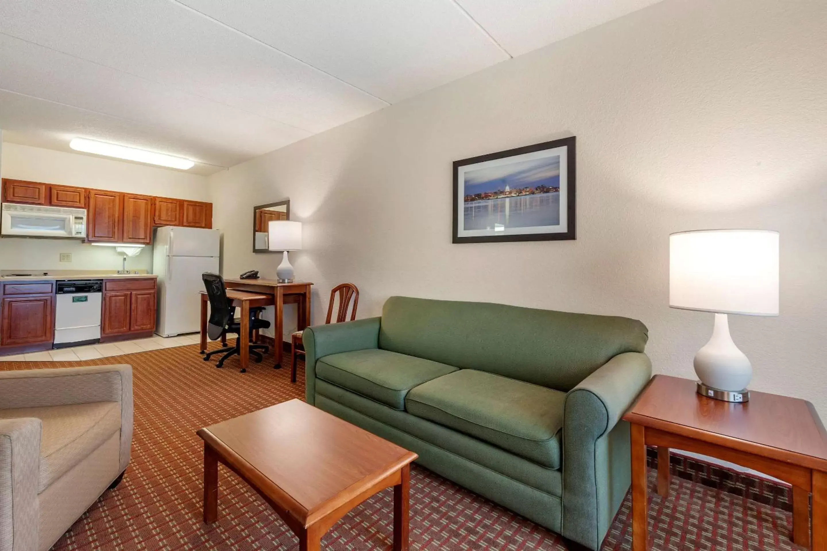 Bedroom, Seating Area in Clarion Suites at The Alliant Energy Center