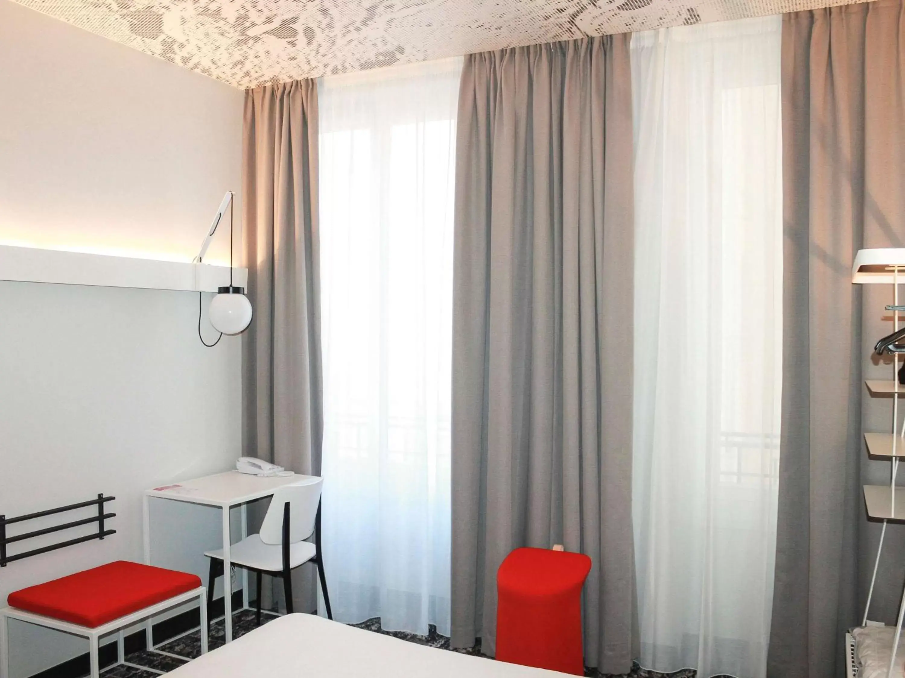 Bedroom, TV/Entertainment Center in ibis Lyon Centre Perrache