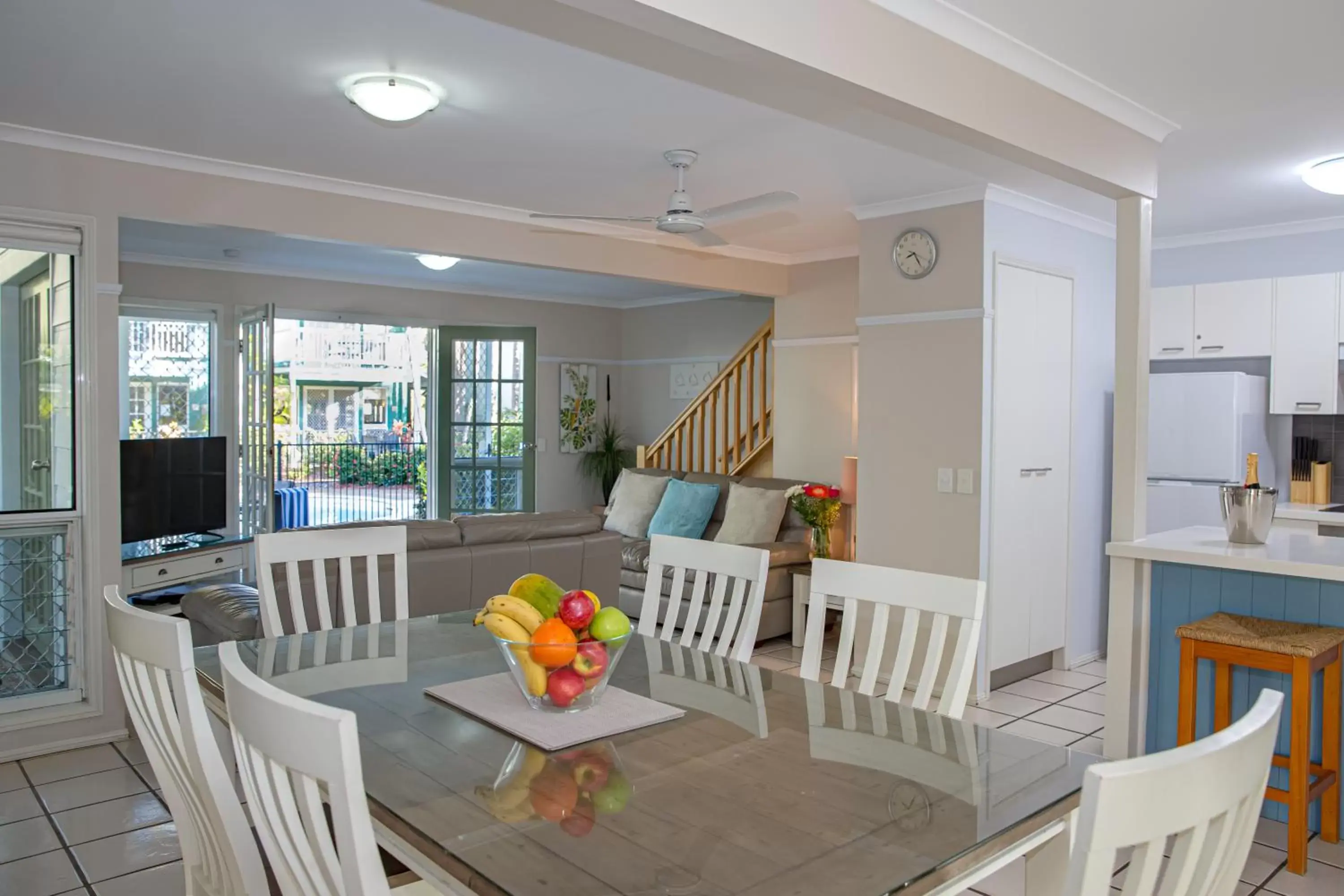 Dining Area in Coral Beach Noosa Resort