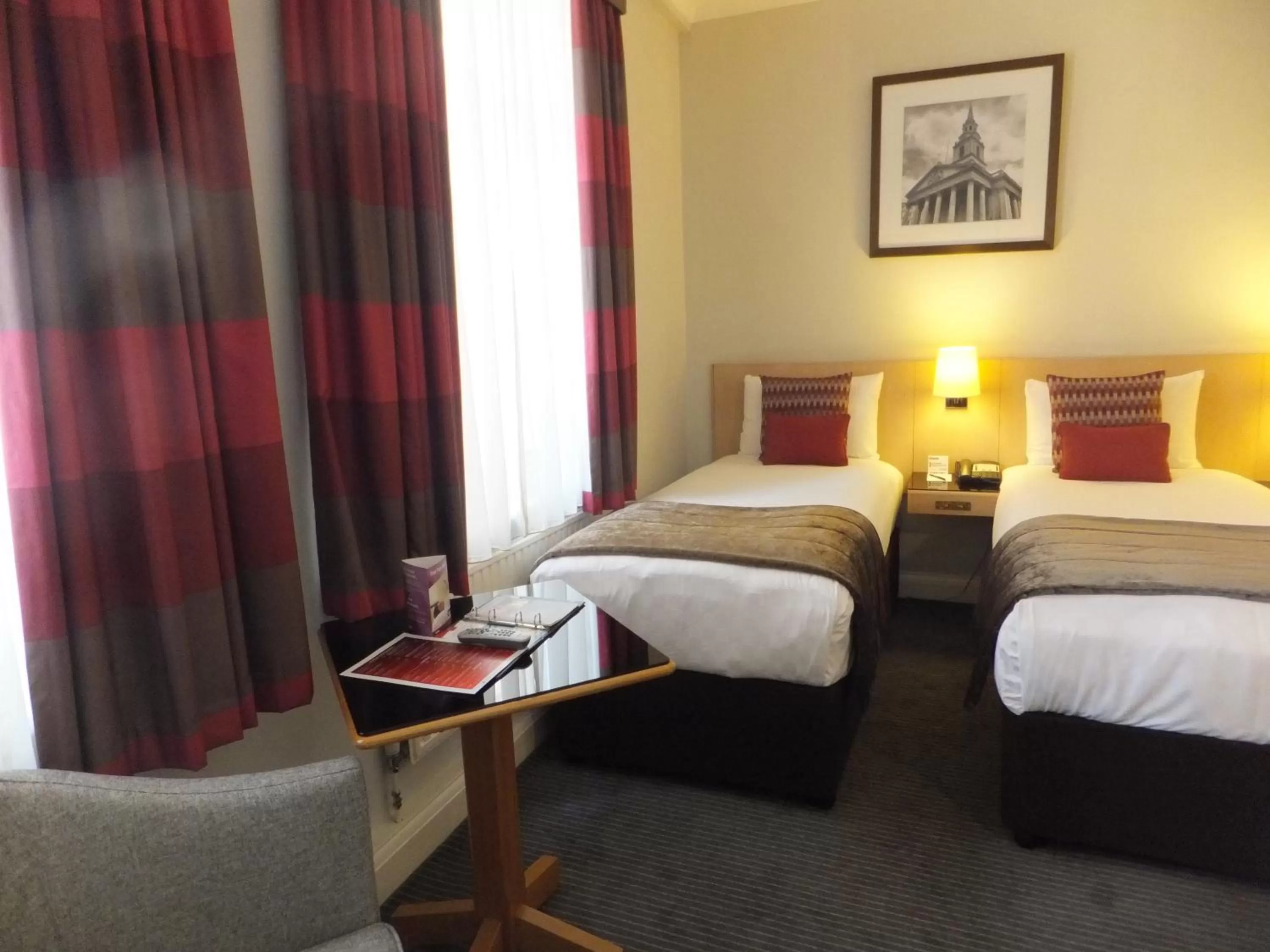 Bedroom, Bed in Thistle London Bloomsbury Park