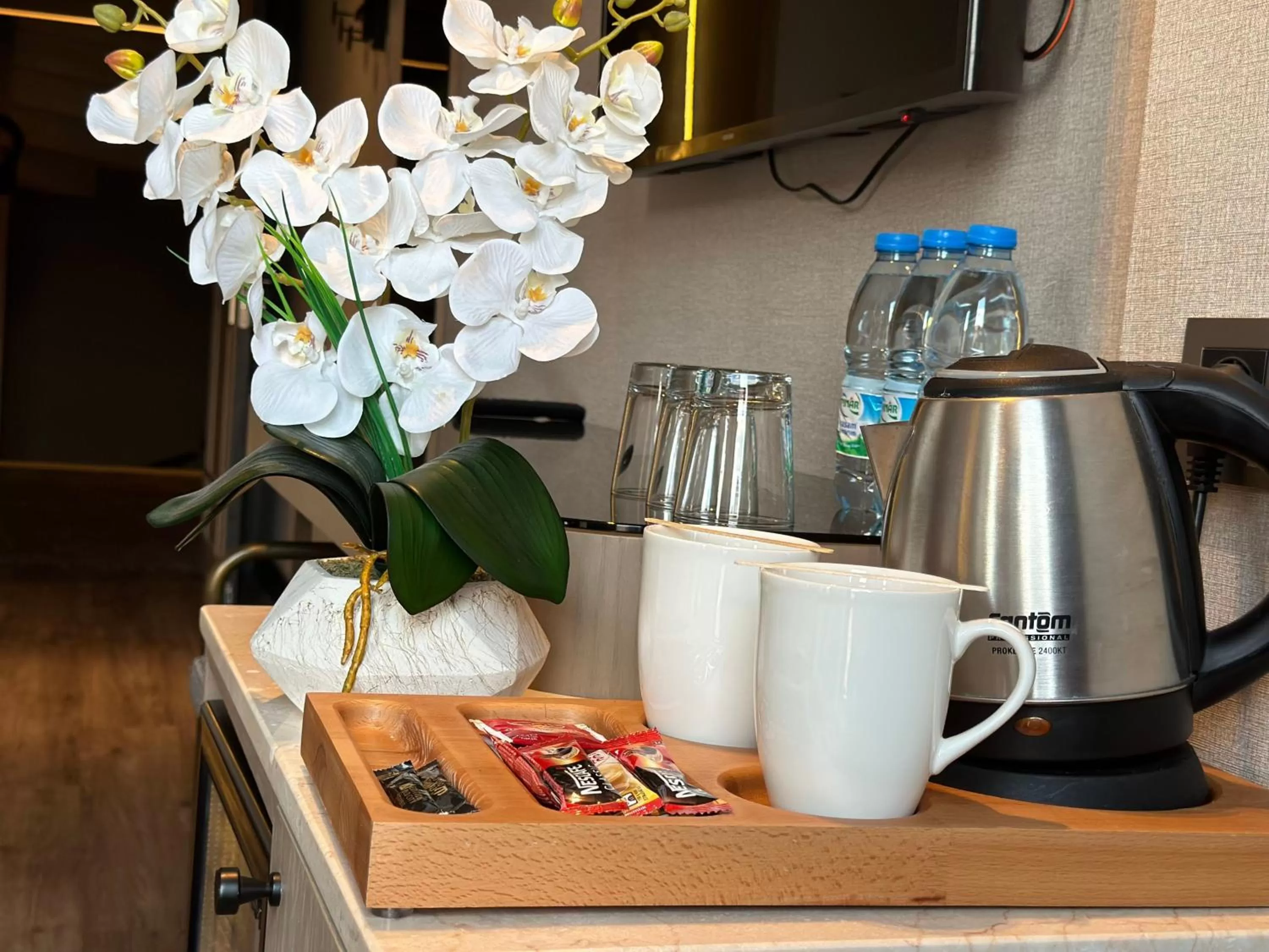 Coffee/tea facilities in Edition Old City Hotel