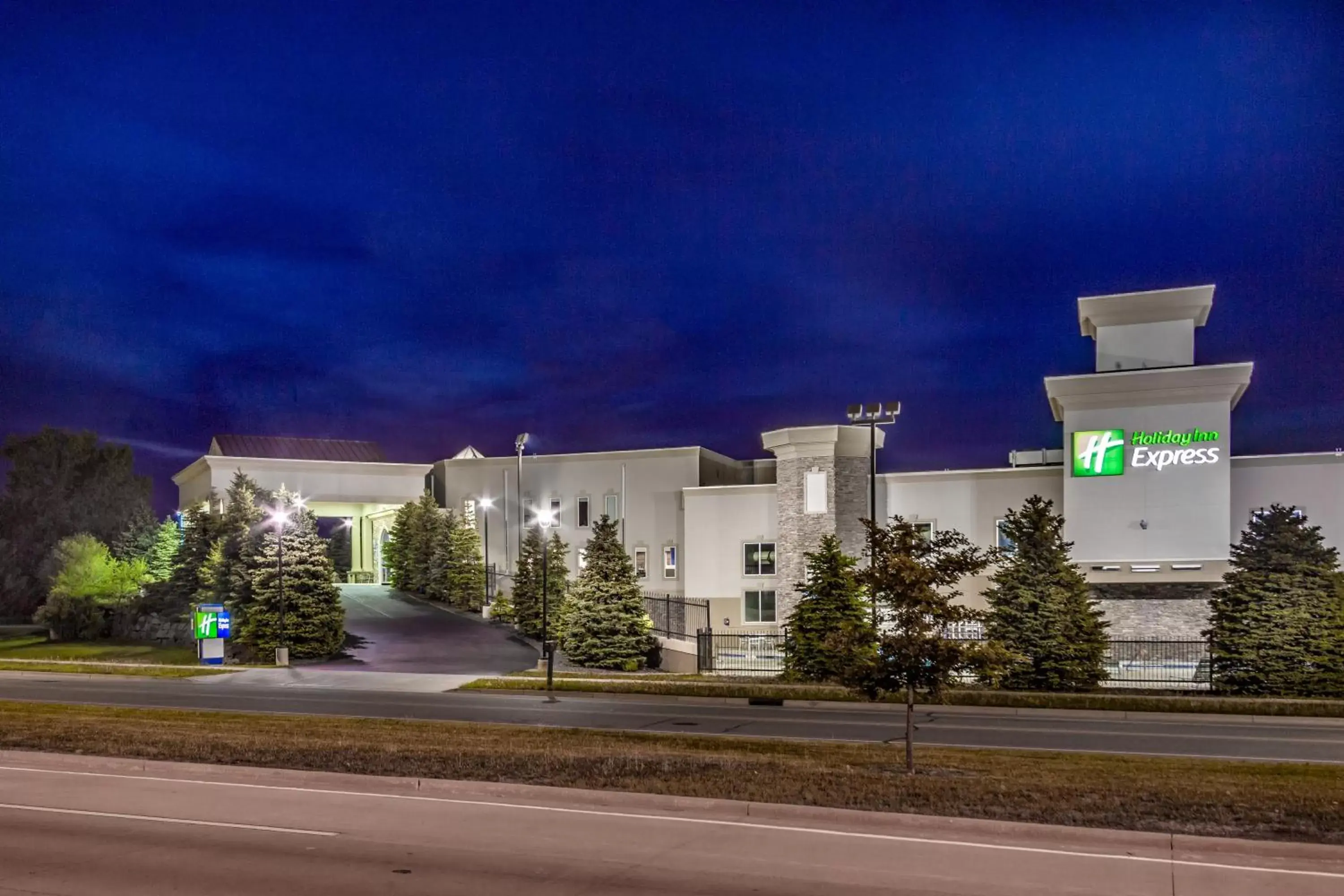 Property Building in Holiday Inn Express Wisconsin Dells, an IHG Hotel