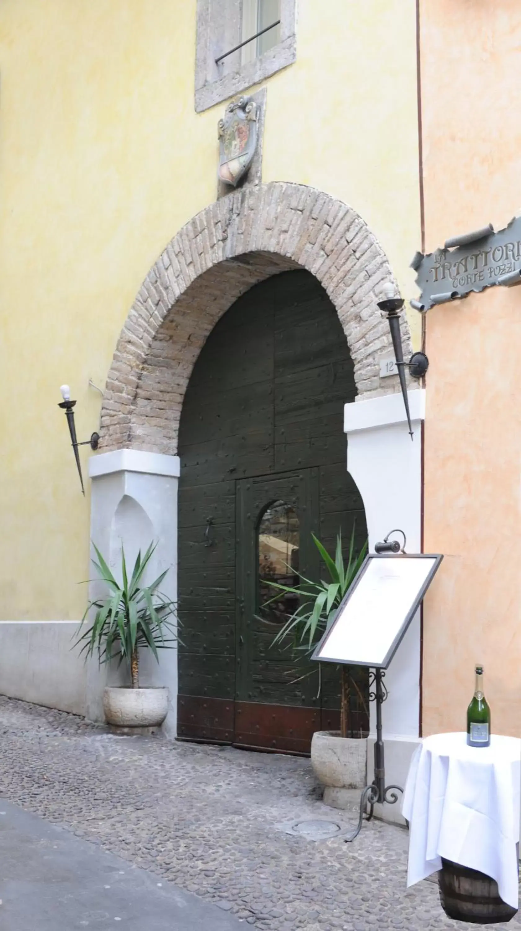 Facade/entrance in Alessi Hotel Trattoria