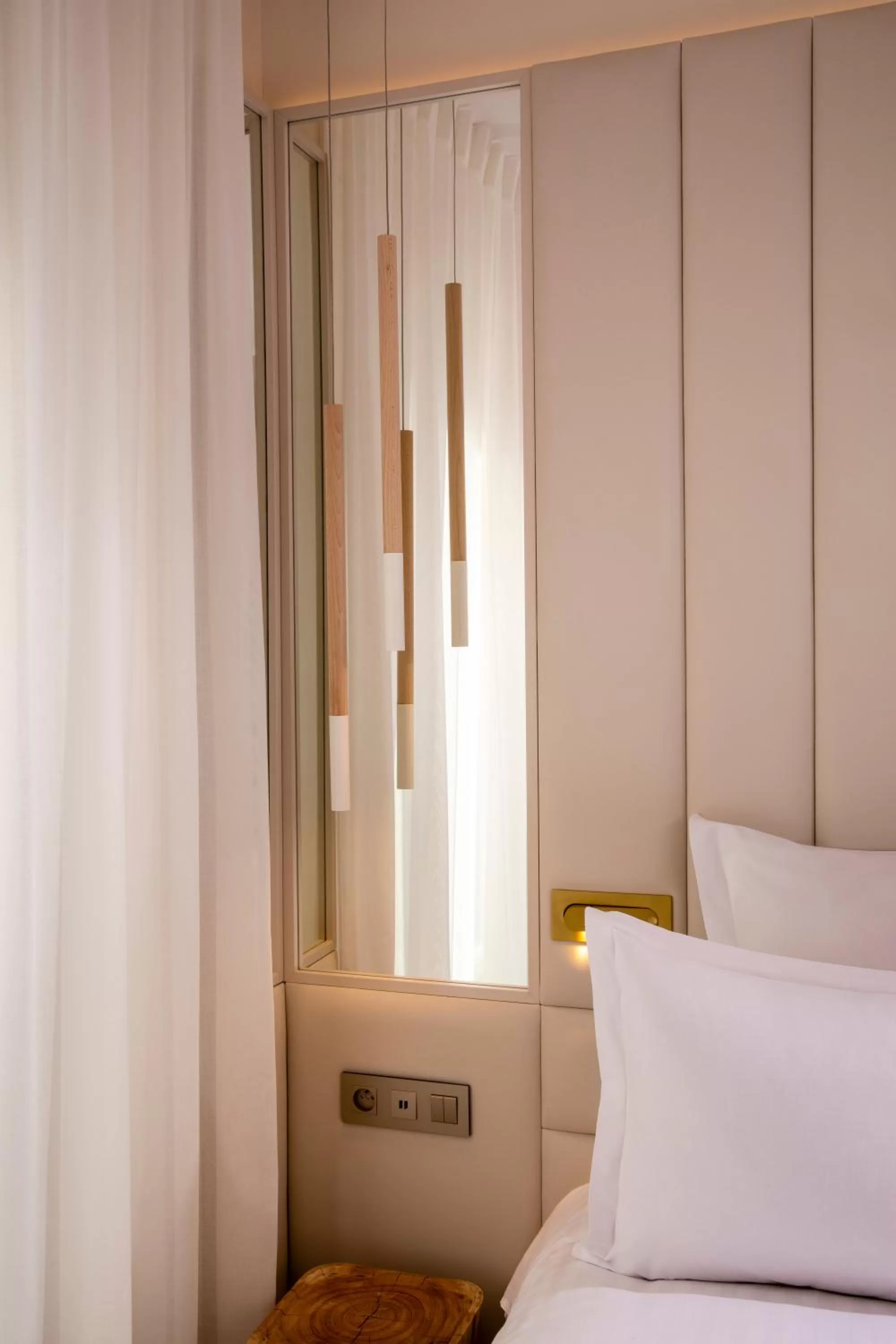 Bedroom, Bed in Hôtel Beige