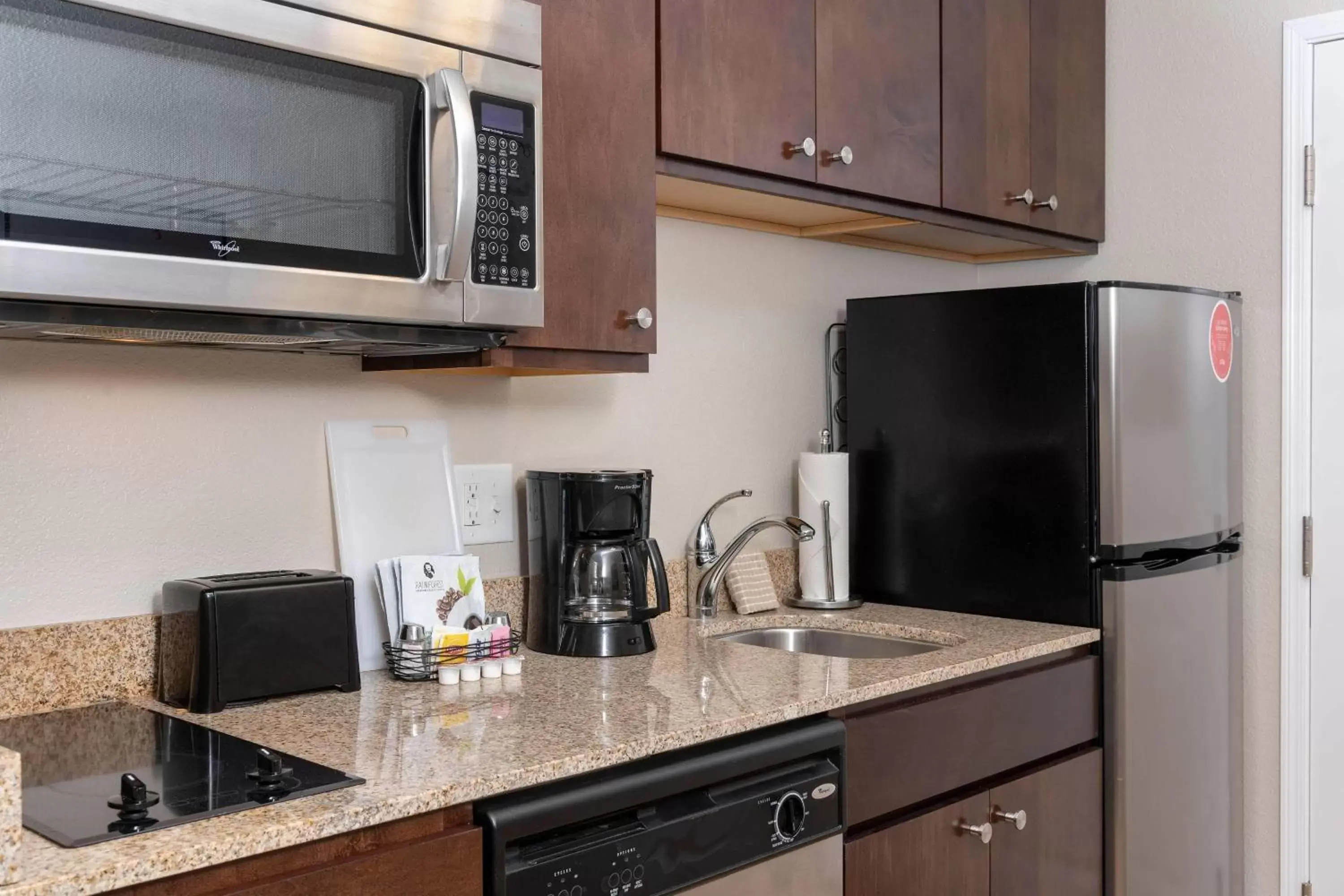 Kitchen or kitchenette, Kitchen/Kitchenette in TownePlace Suites Fort Wayne North