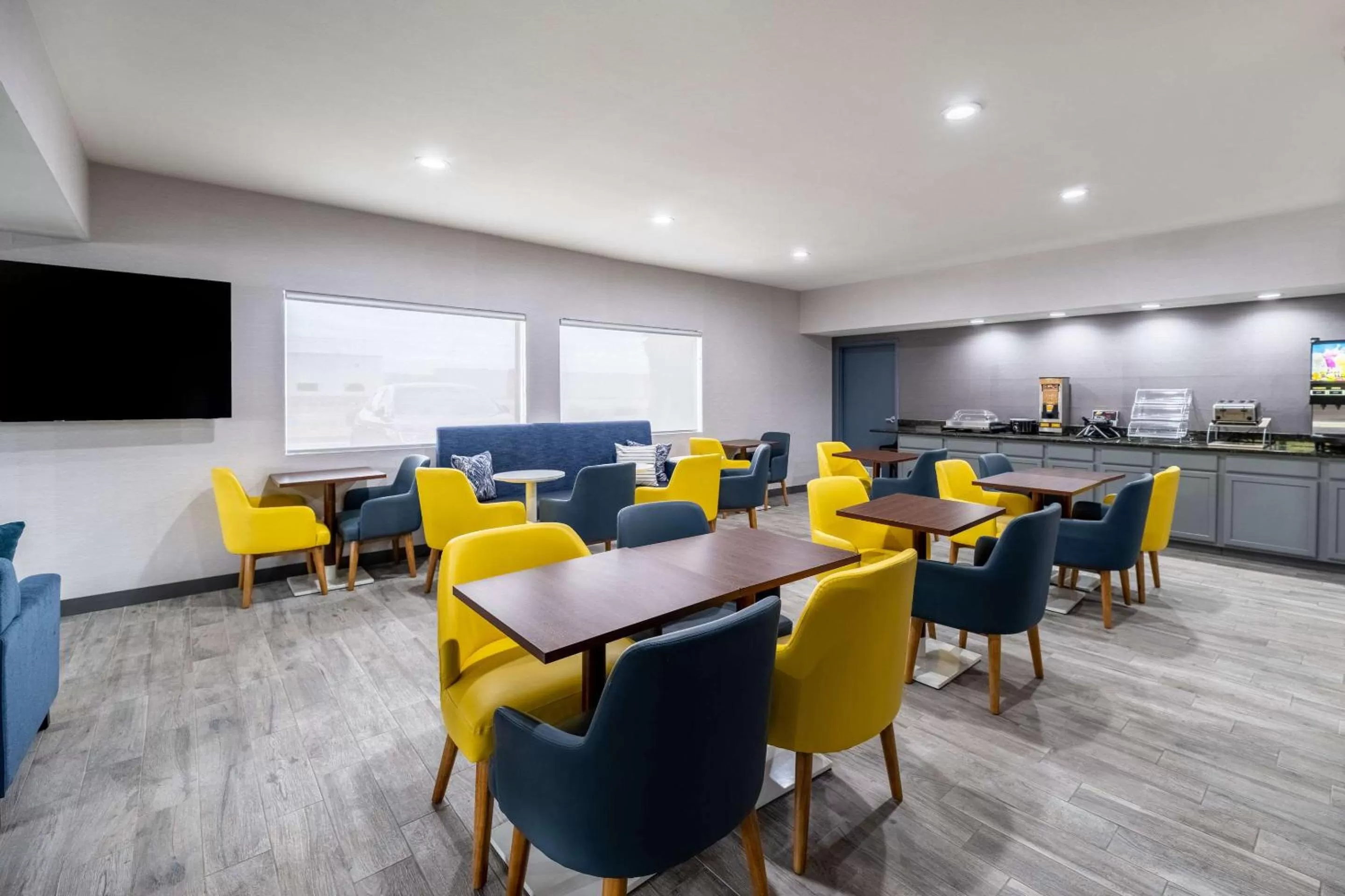 Communal lounge/ TV room in Quality Inn & Suites Artesia