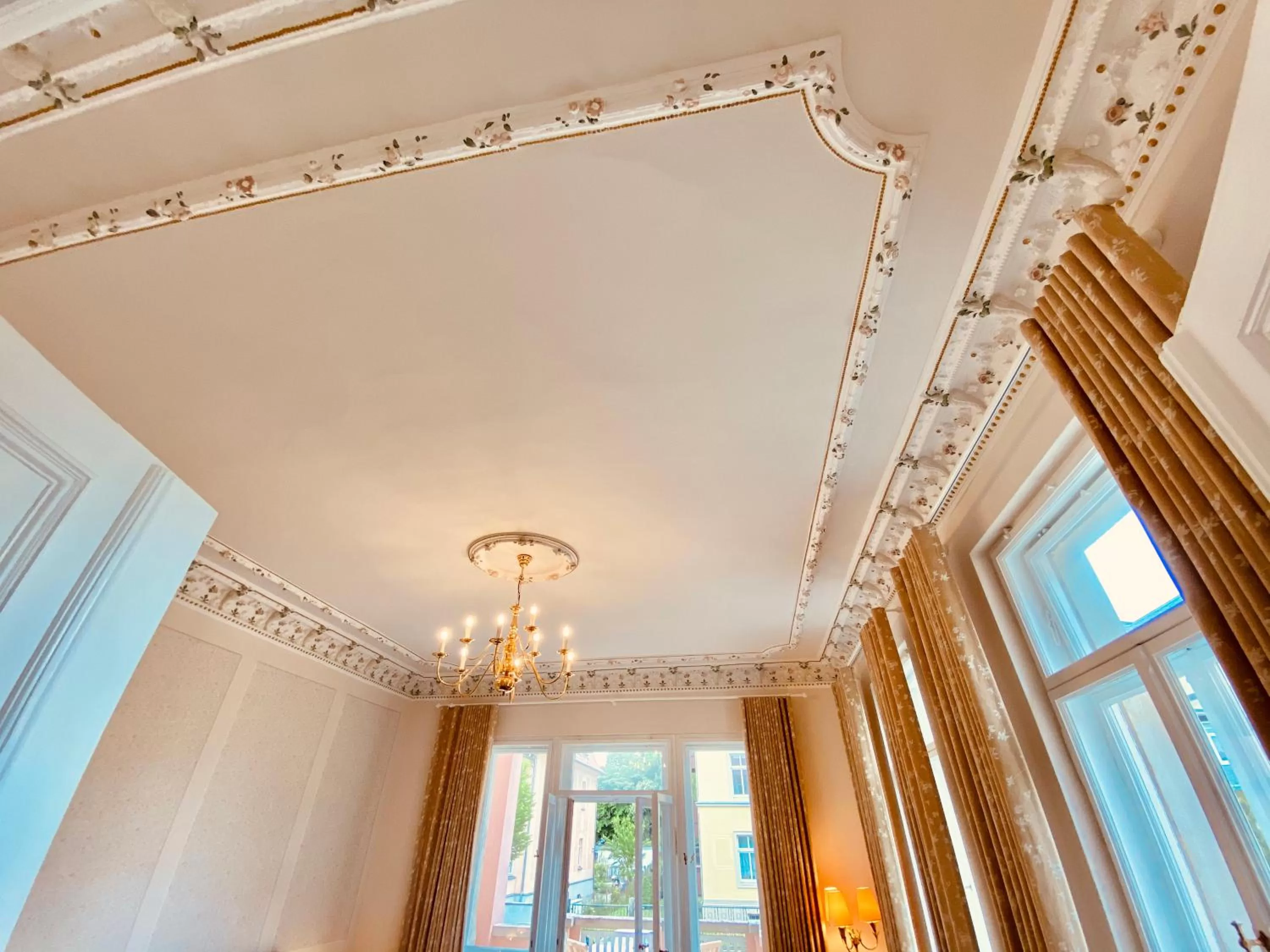 Photo of the whole room in Villa Antonia