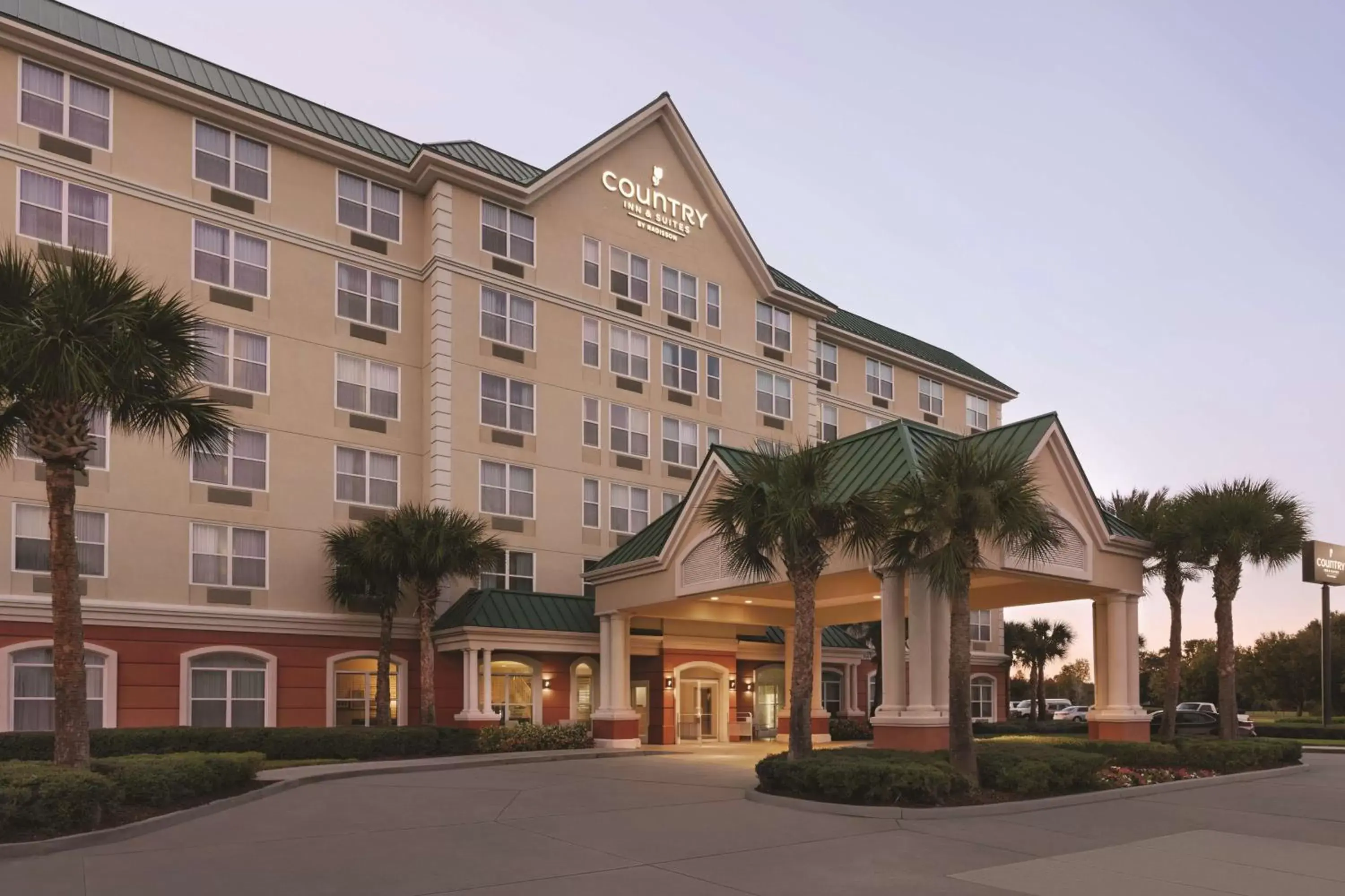 Property Building in Country Inn and Suites Orlando