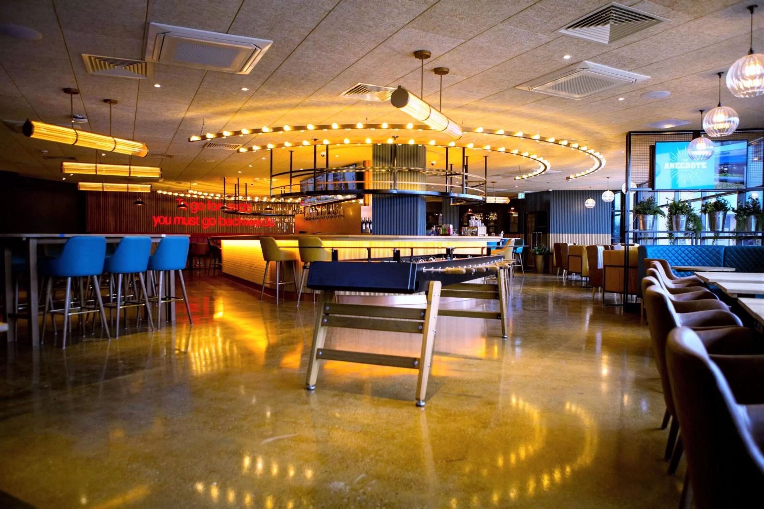 Lounge or bar in DoubleTree by Hilton Coventry Building Society Arena