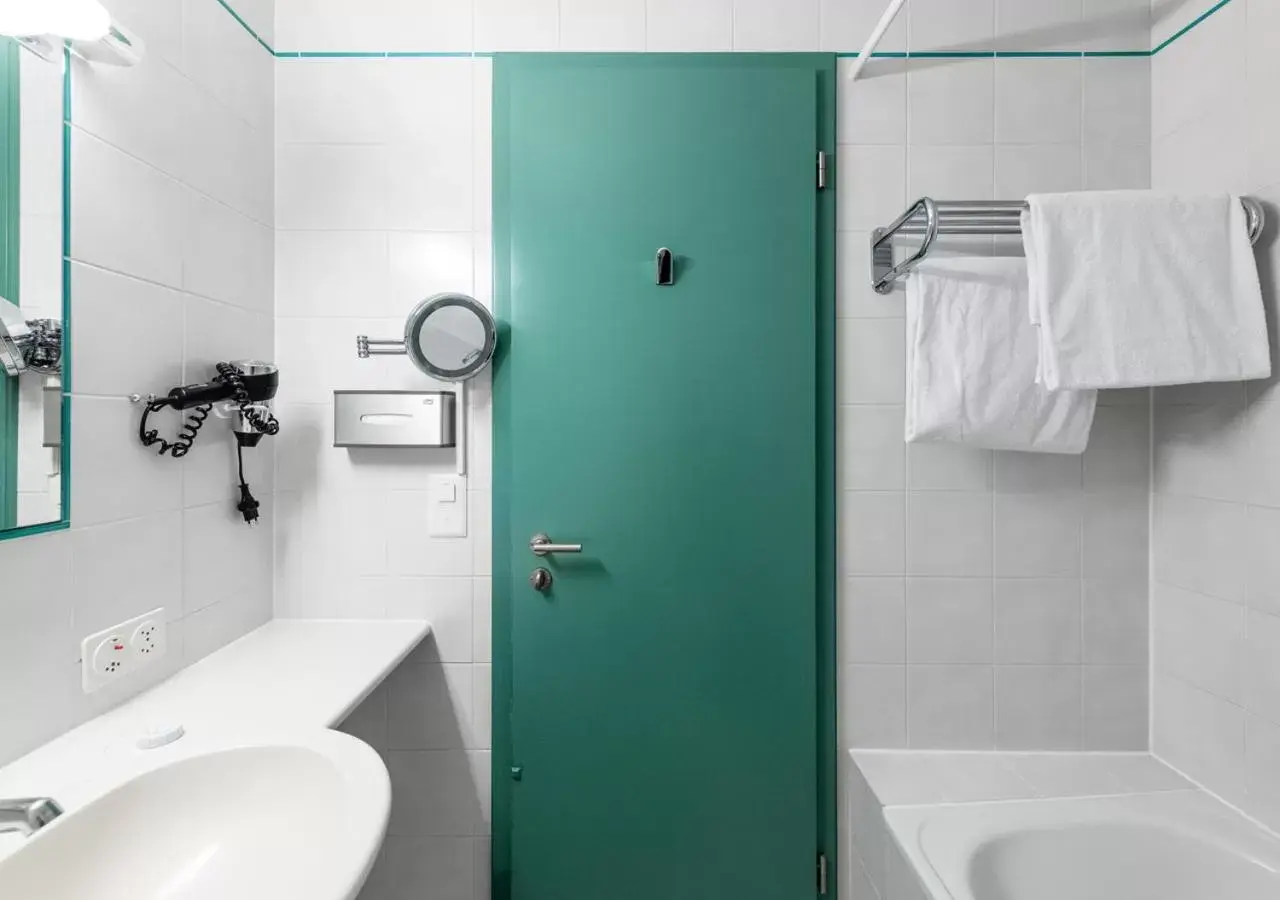 Bathroom in Grand Hotel et Centre Thermal d'Yverdon-les-Bains