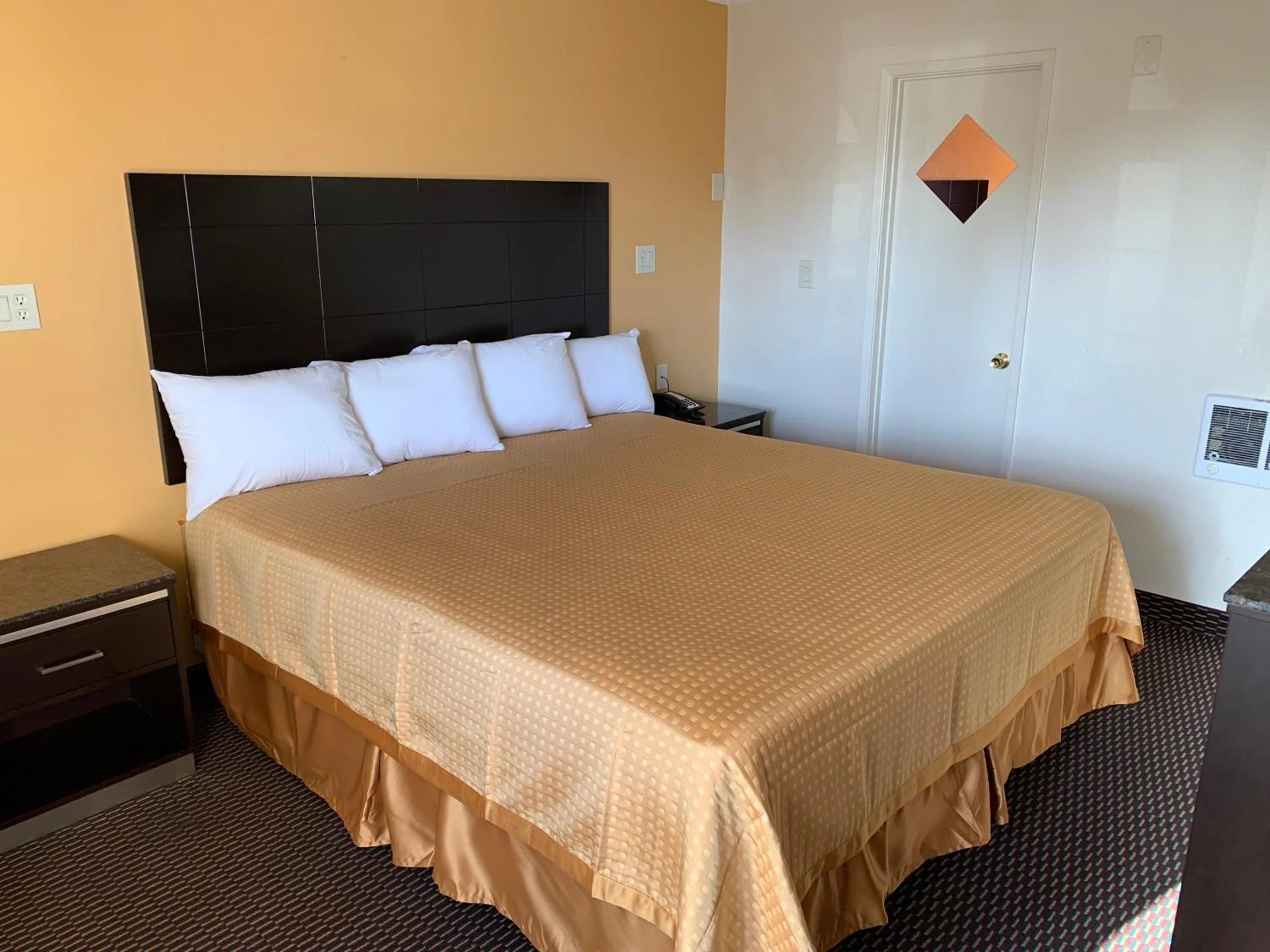 Bed in Seaview Inn Grover Beach