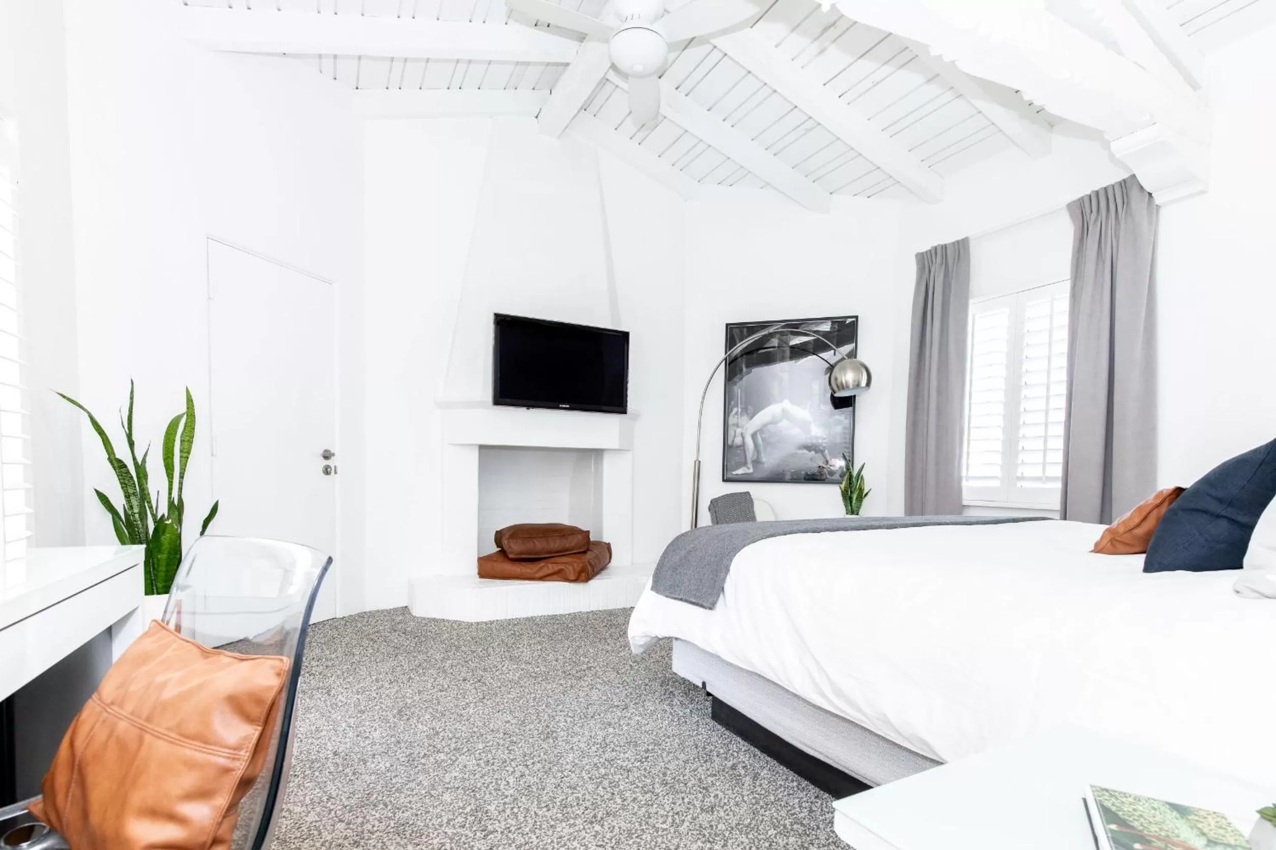 TV and multimedia, Bed in Alcazar Palm Springs