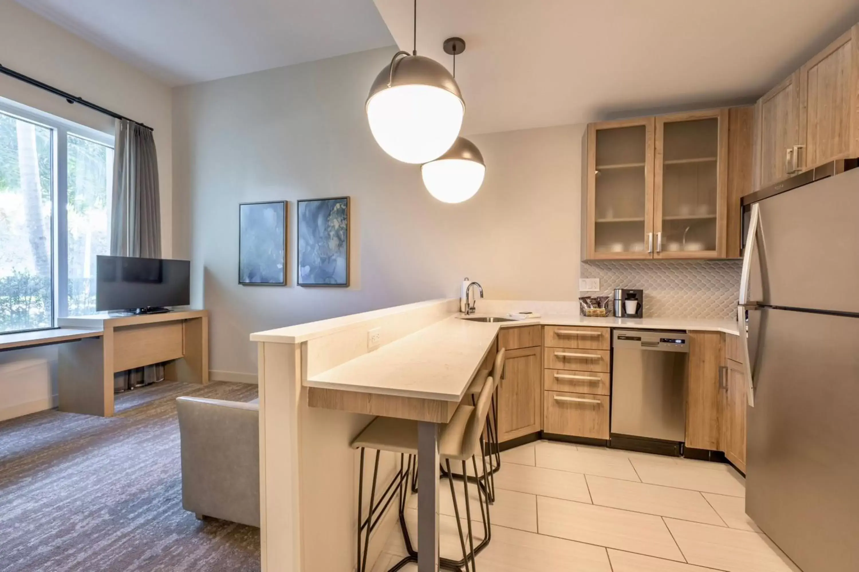 Bedroom, Kitchen/Kitchenette in Residence Inn Palm Beach Gardens