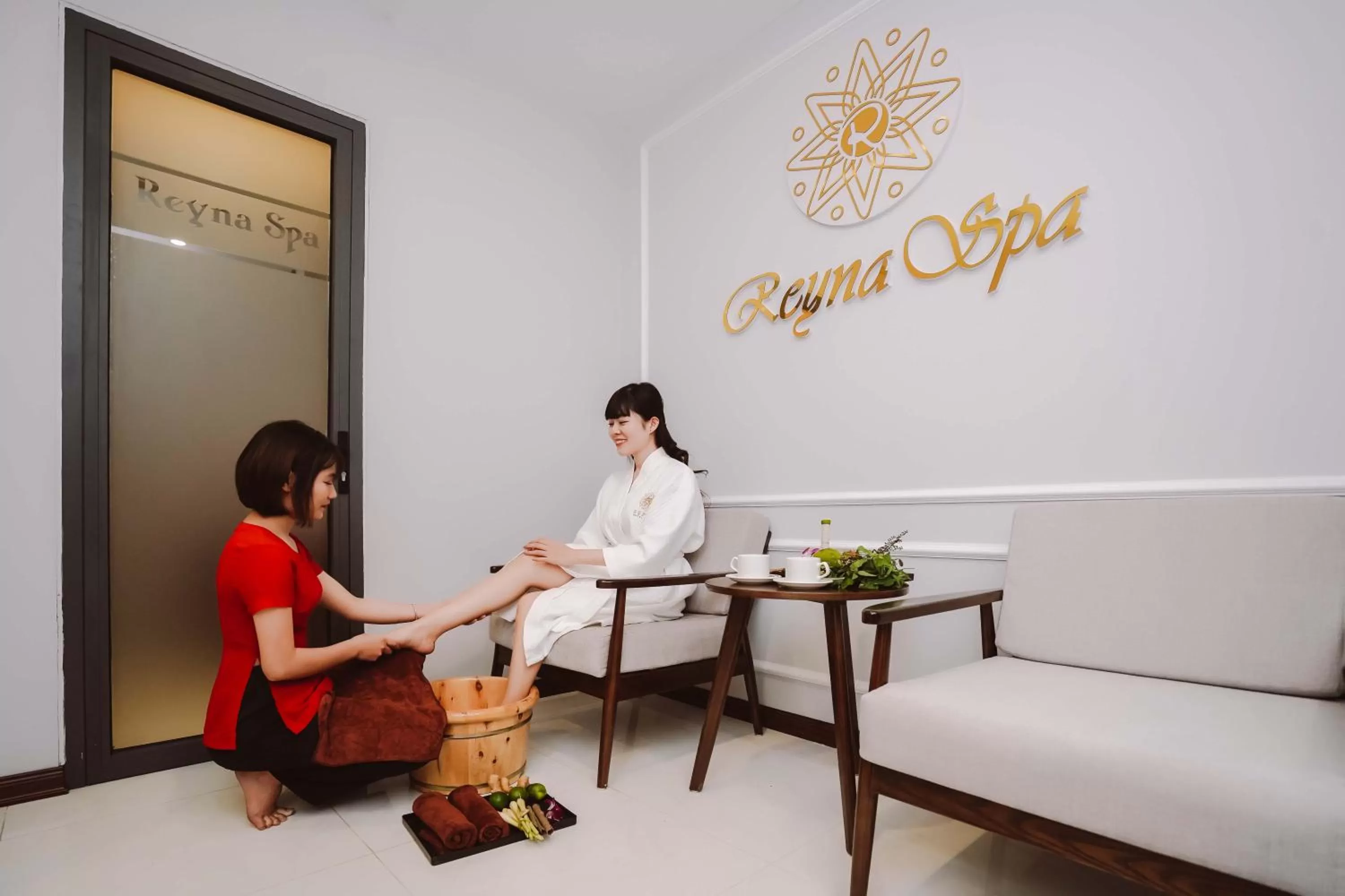 Massage in Reyna Hotel Hanoi & Spa
