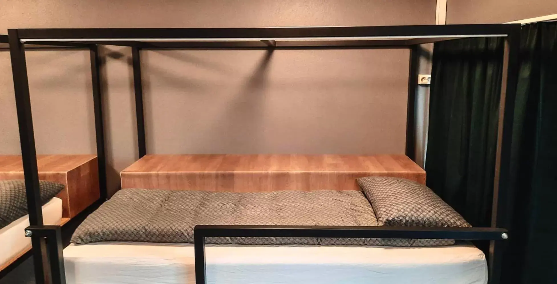 bunk bed, Bed in Bus Hostel