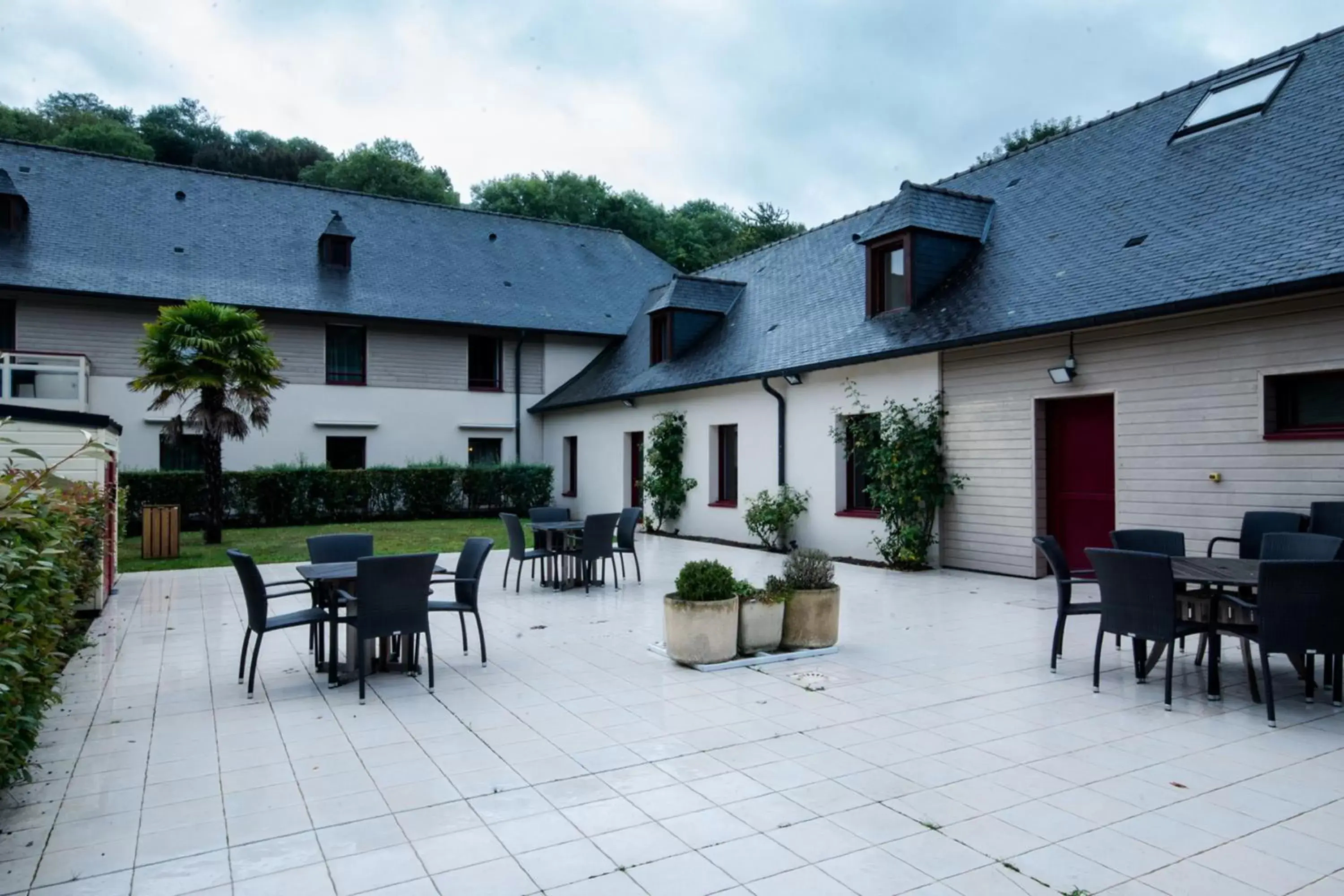 Patio in Mercure Dinan Port Le Jerzual