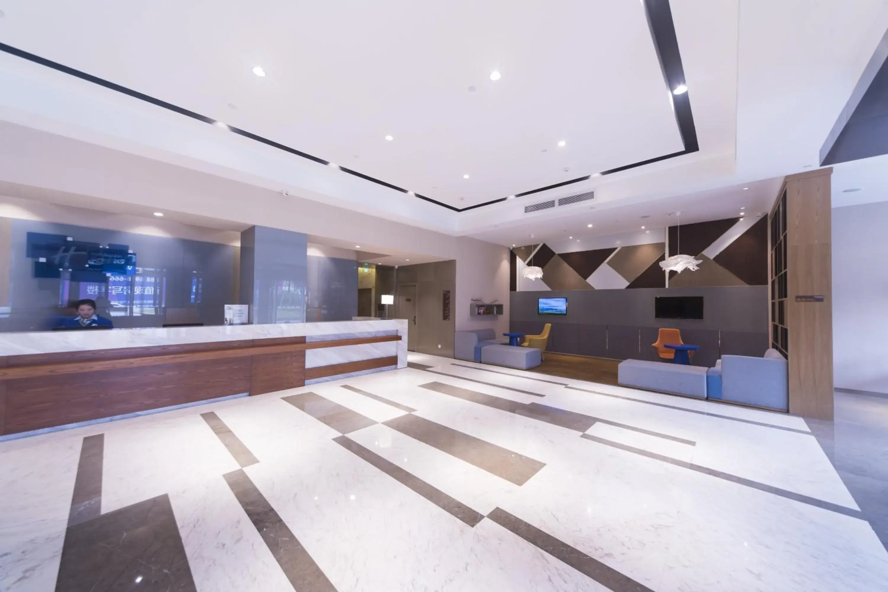 Property building, Lobby/Reception in Holiday Inn Express Chengdu Jinniu, an IHG Hotel