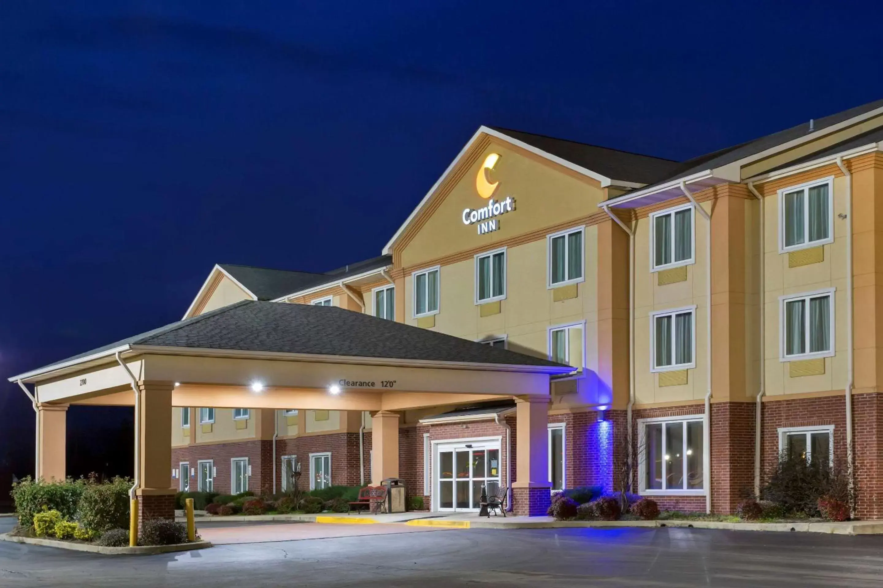 Property Building in Comfort Inn Marion