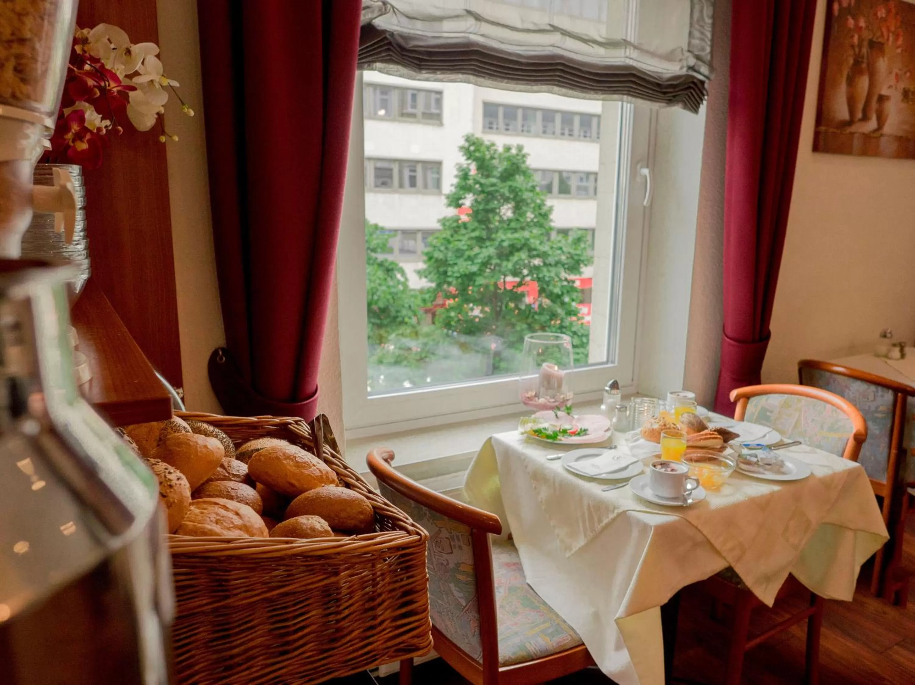 Food and drinks in Hotel Lumen am Hauptbahnhof