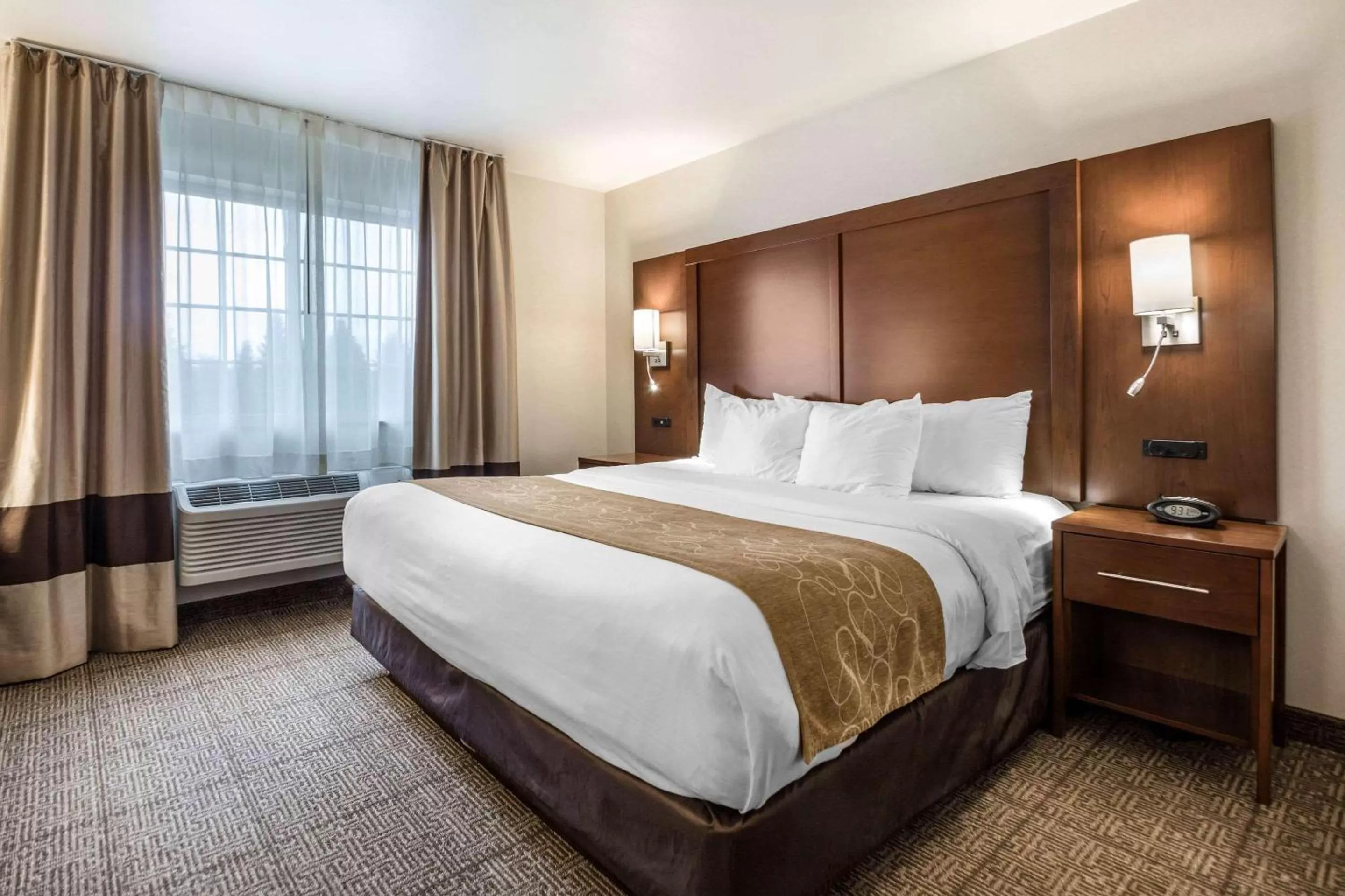 King Suite in Comfort Suites at Par 4 Resort