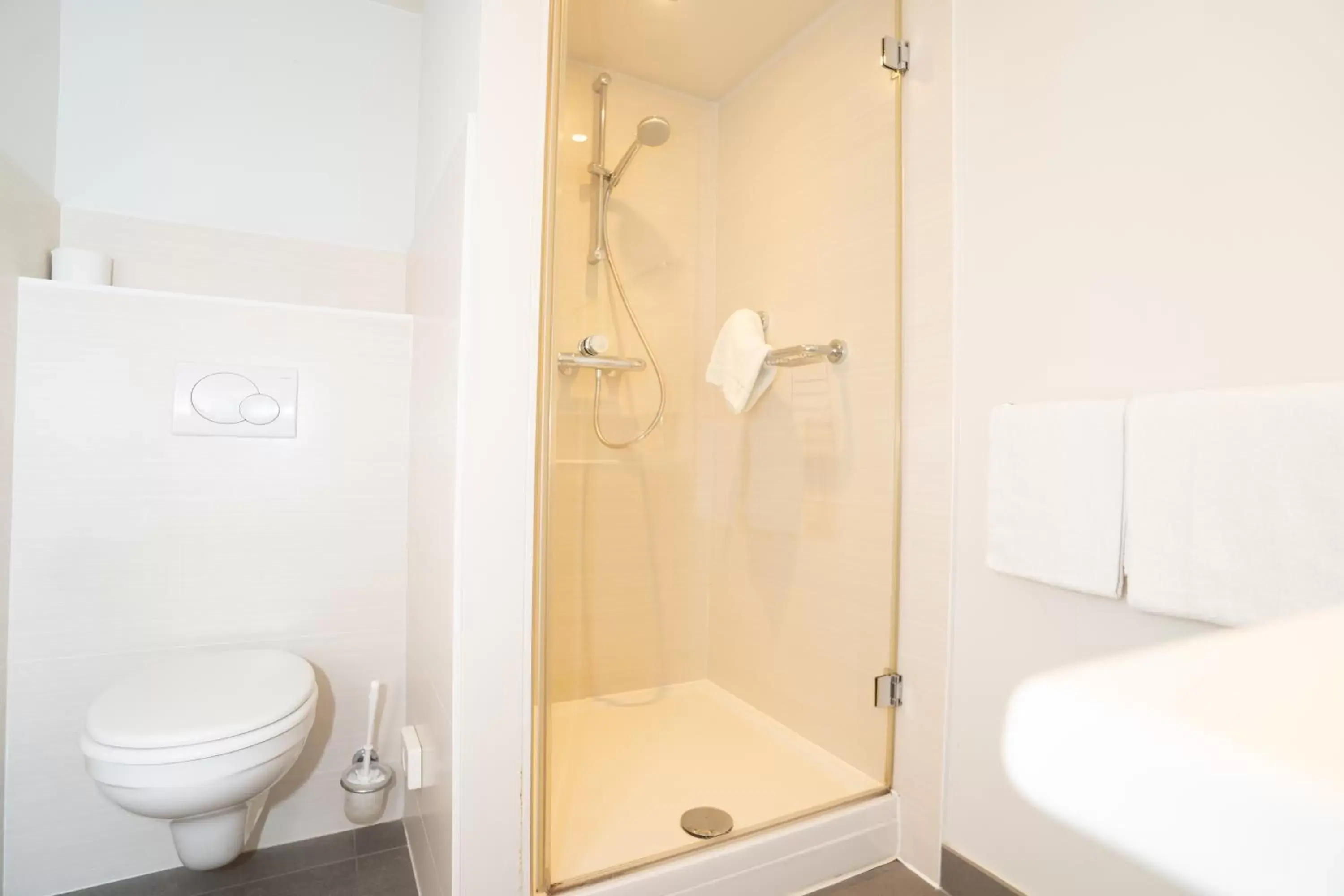 Bathroom in Hotel Aazaert by WP Hotels