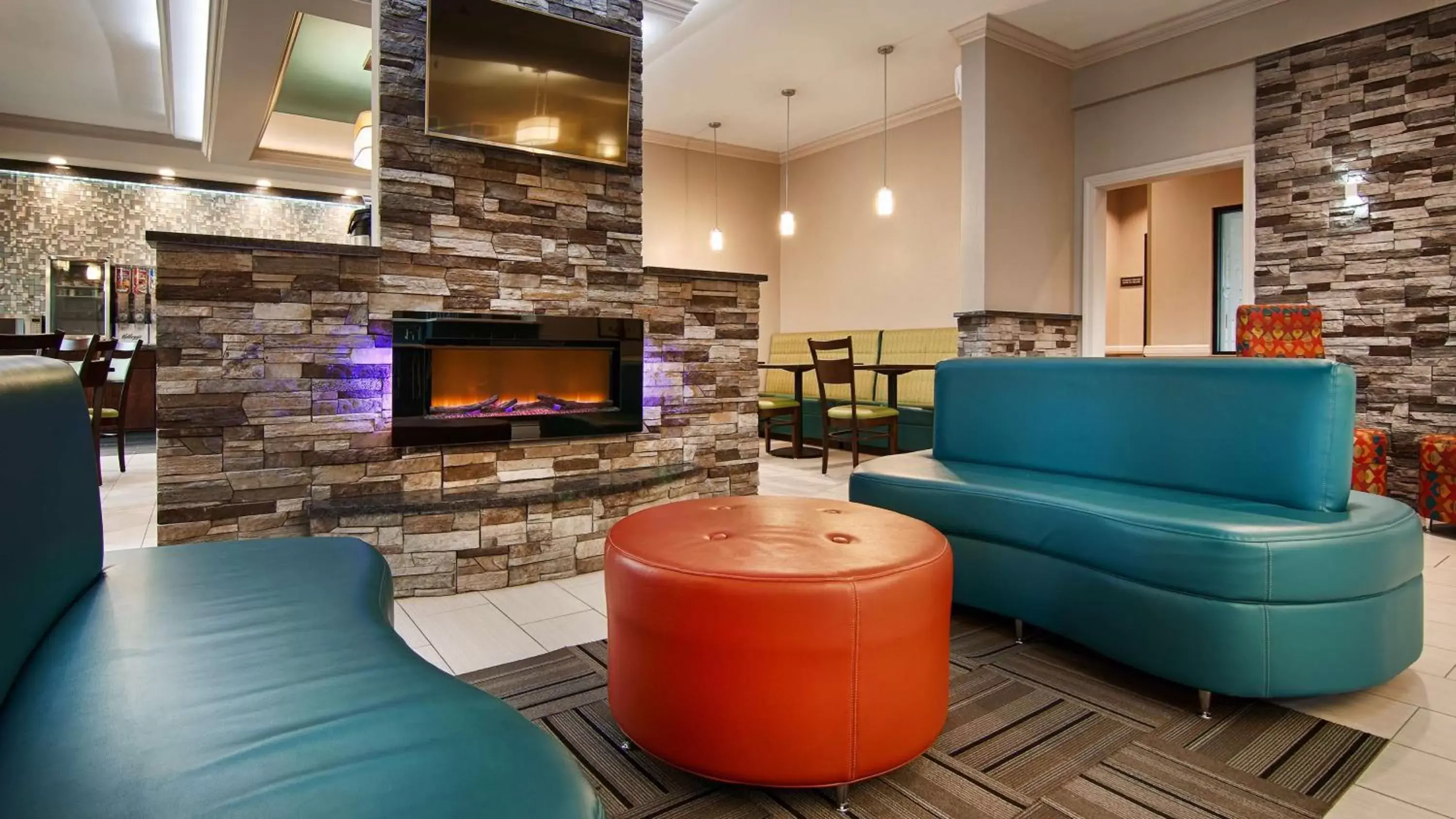 Lobby or reception, Seating Area in Best Western Elkhart Inn & Suites