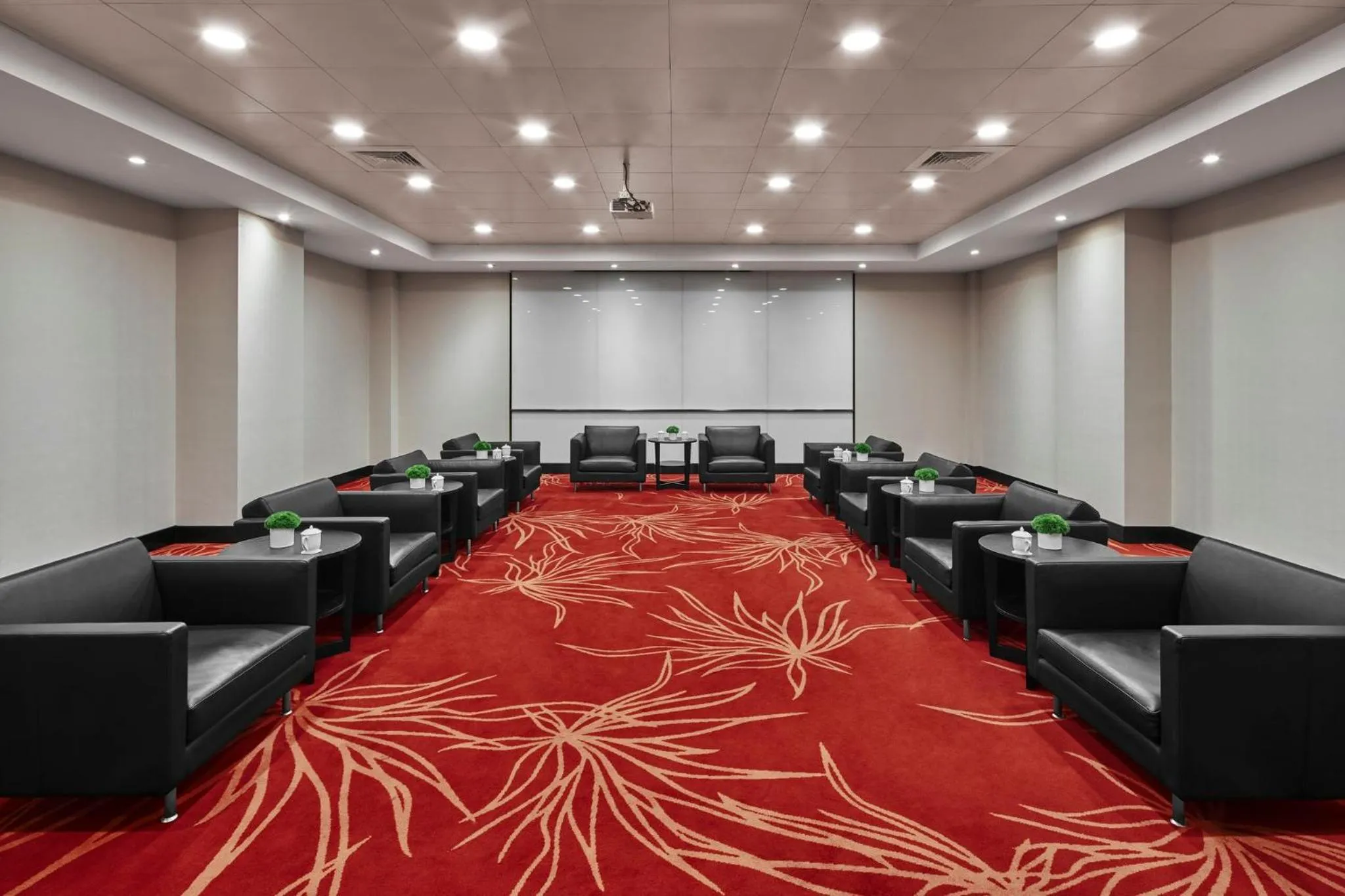 Meeting/conference room in Crowne Plaza Shanghai Jinshan by IHG