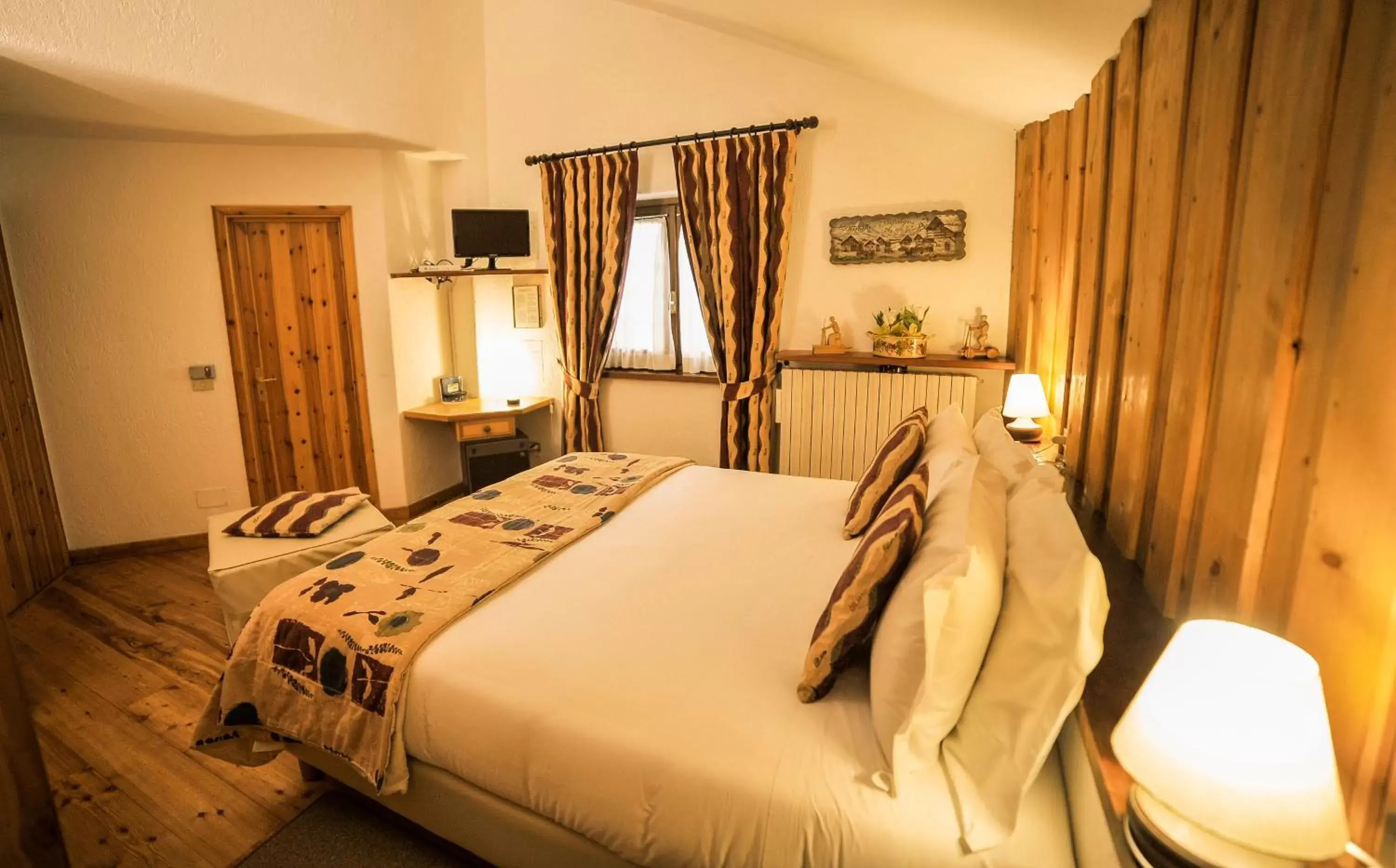 Bed in Hotel La Grange - Animal Chic Hotel