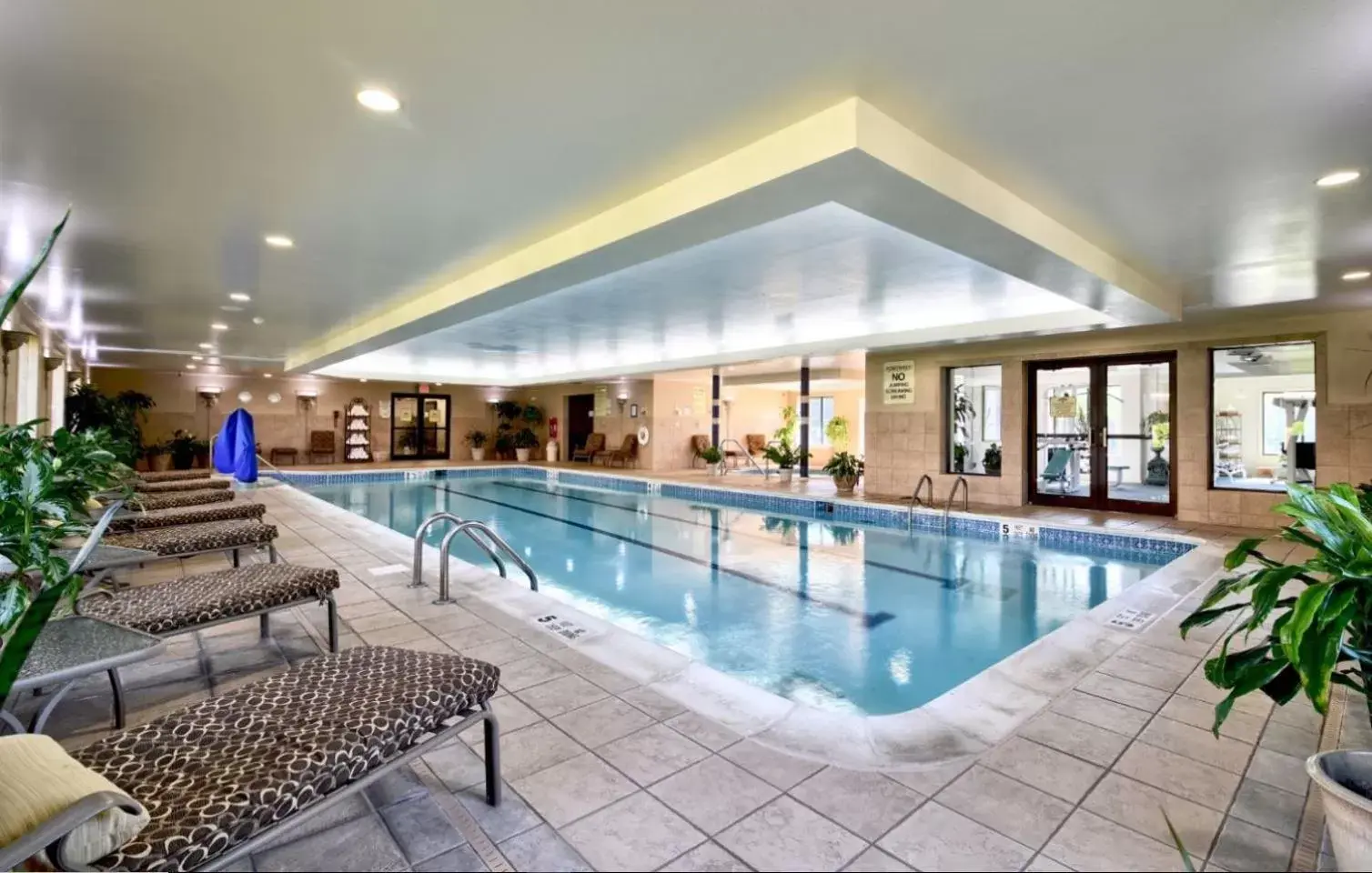 Swimming Pool in Roosevelt Inn & Suites Saratoga Springs