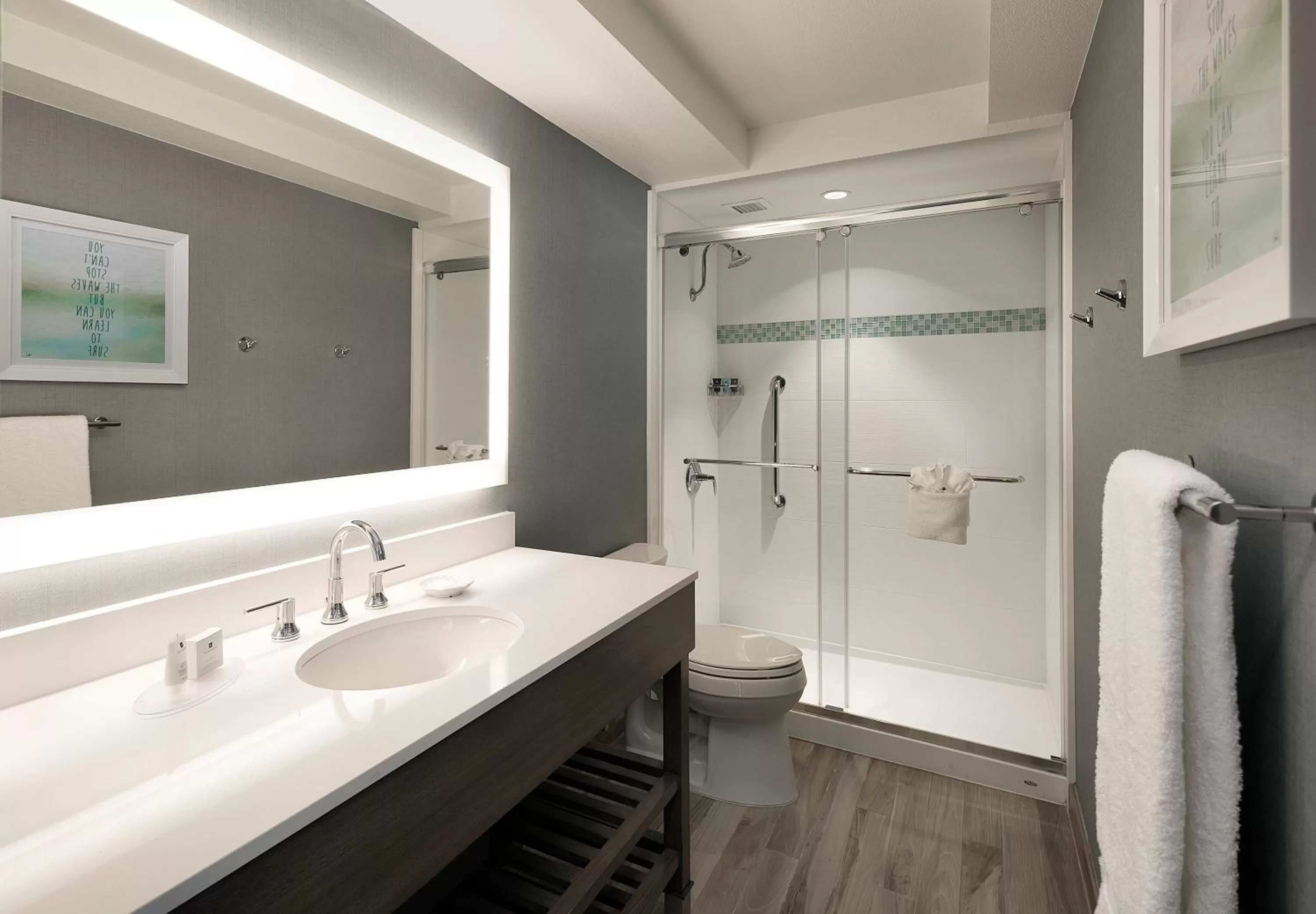 Photo of the whole room in Crowne Plaza Ventura Beach by IHG