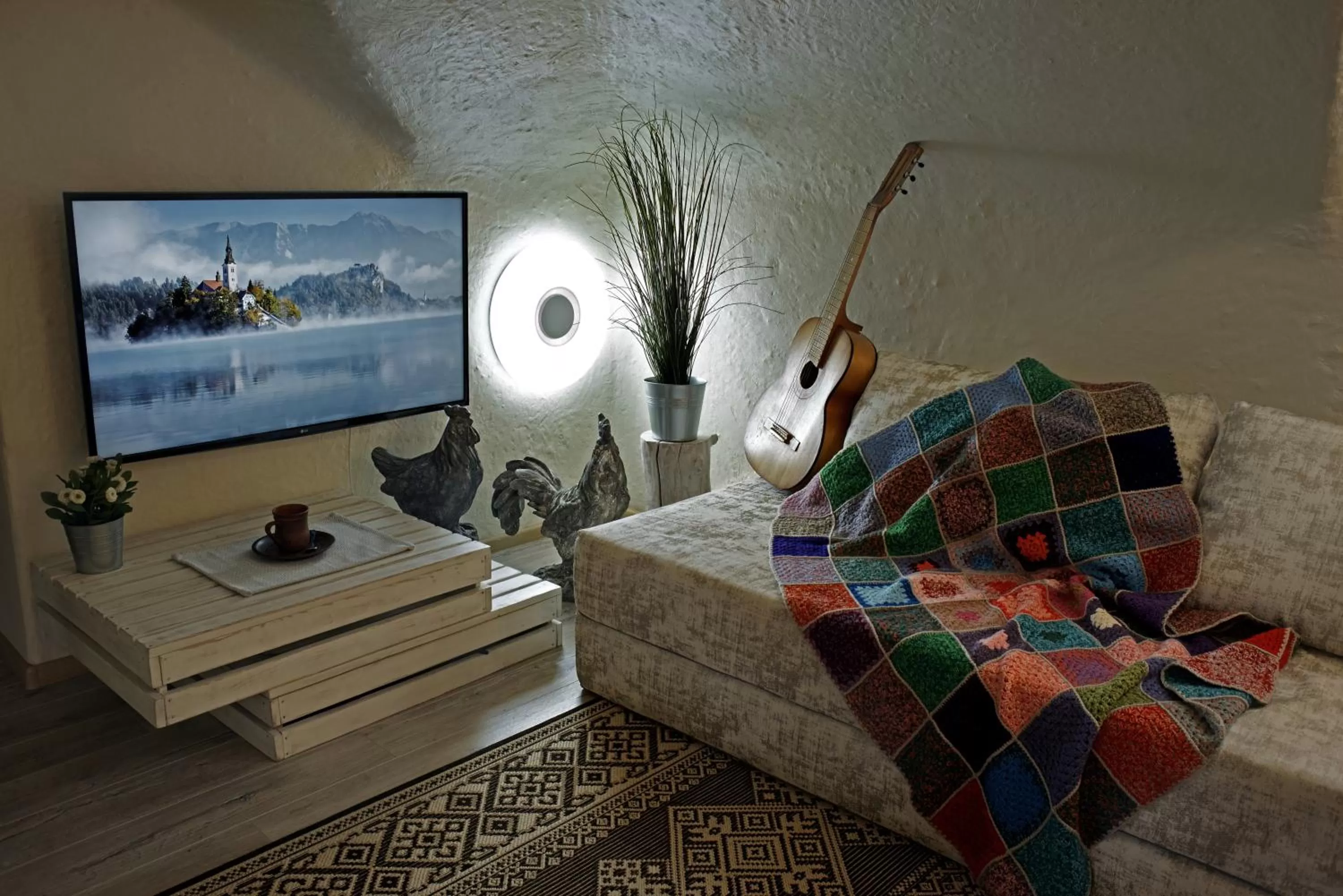 Evening entertainment in MaNNa Boutique Hotel