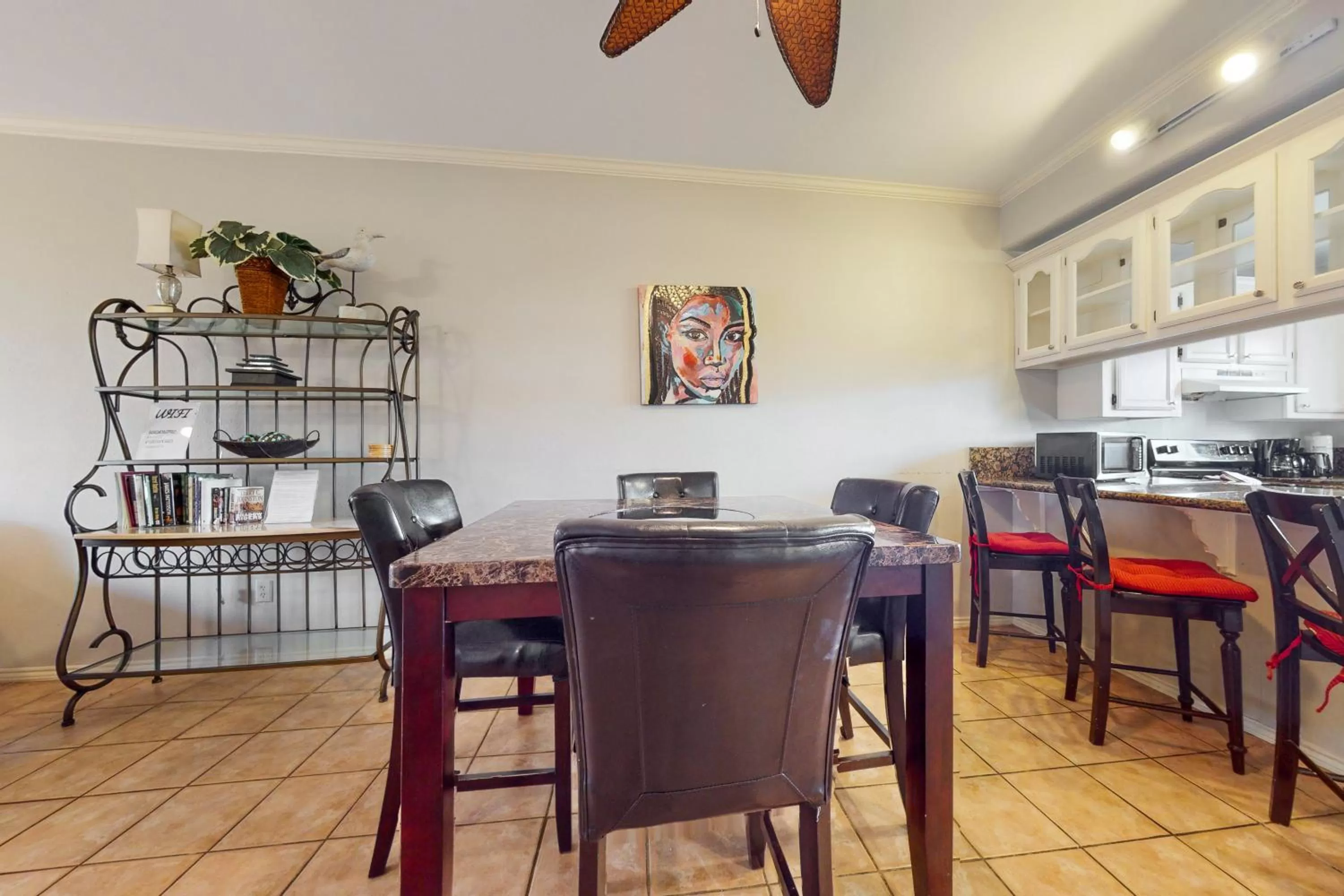 Restaurant/Places to Eat in Dolphin #22