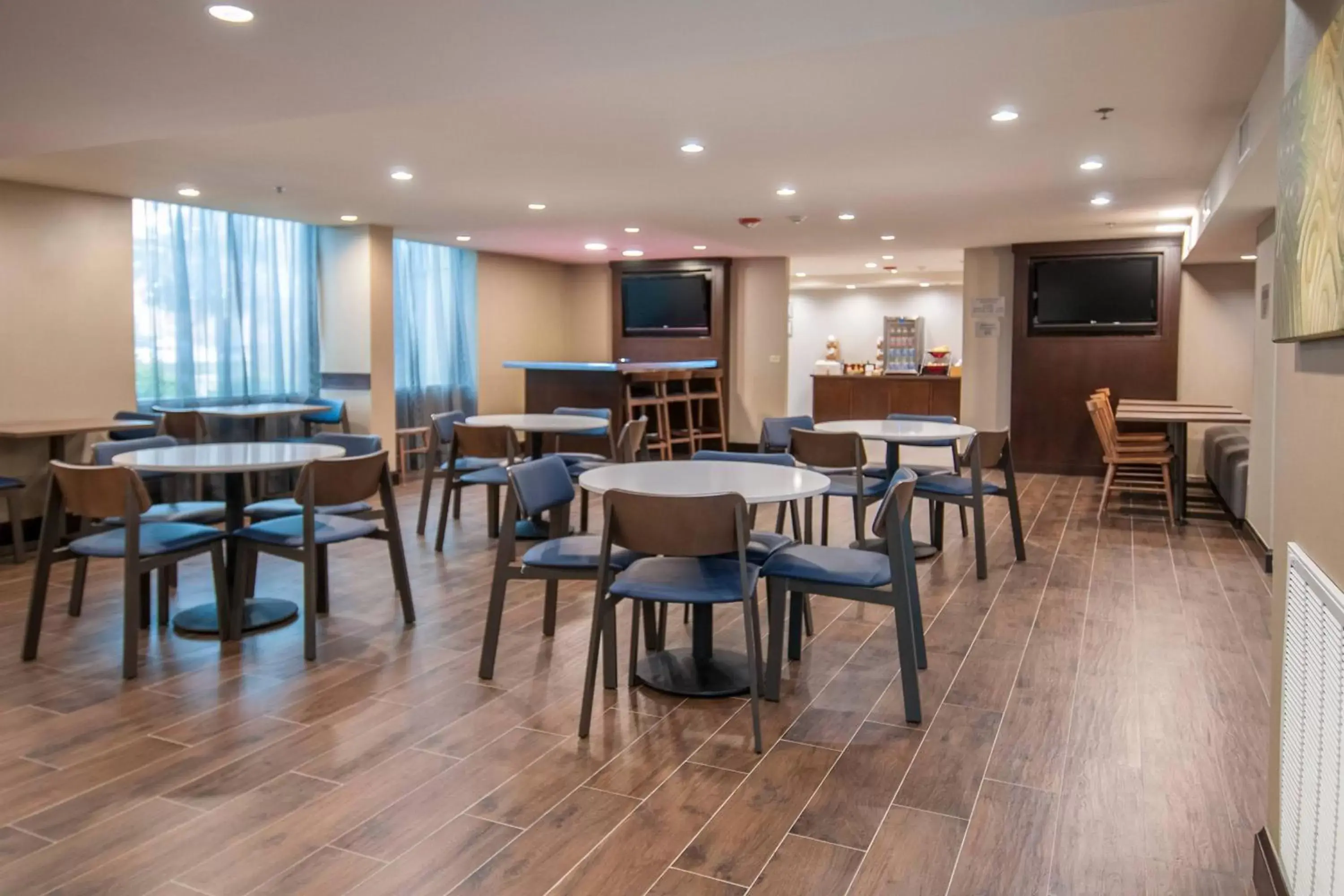 Restaurant/Places to Eat in Fairfield Inn & Suites by Marriott Dallas DFW Airport South/Irving